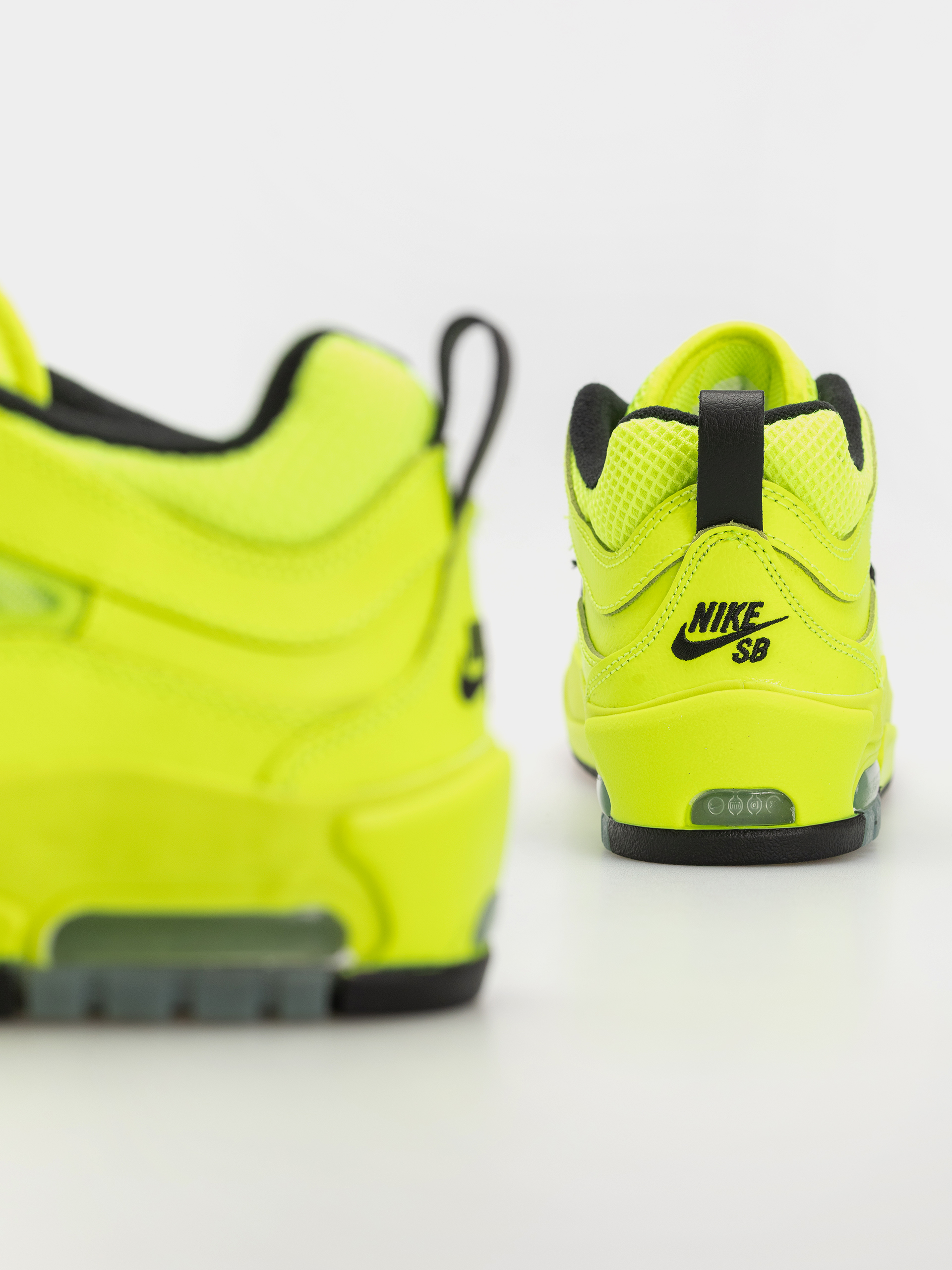 Nike SB Air Max Ishod Premium Cipők (volt/black/volt/black)
