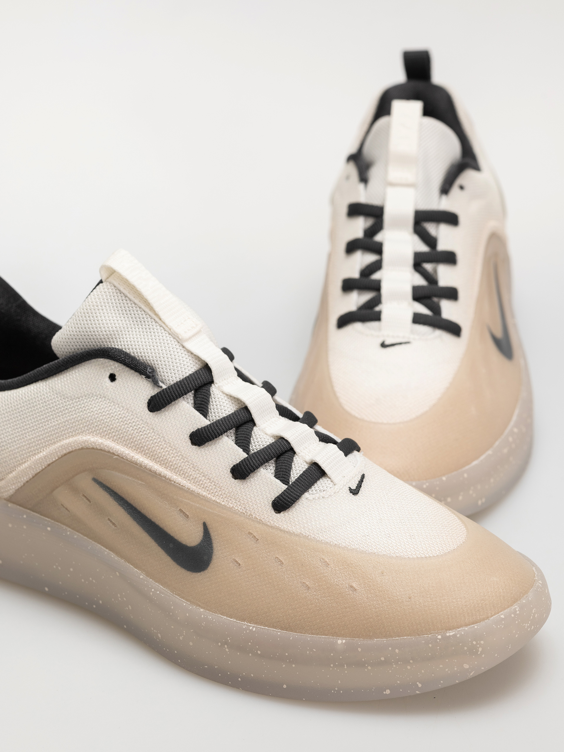 Nike SB Zoom Nyjah 4 Cipők (desert khaki/dk smoke grey)