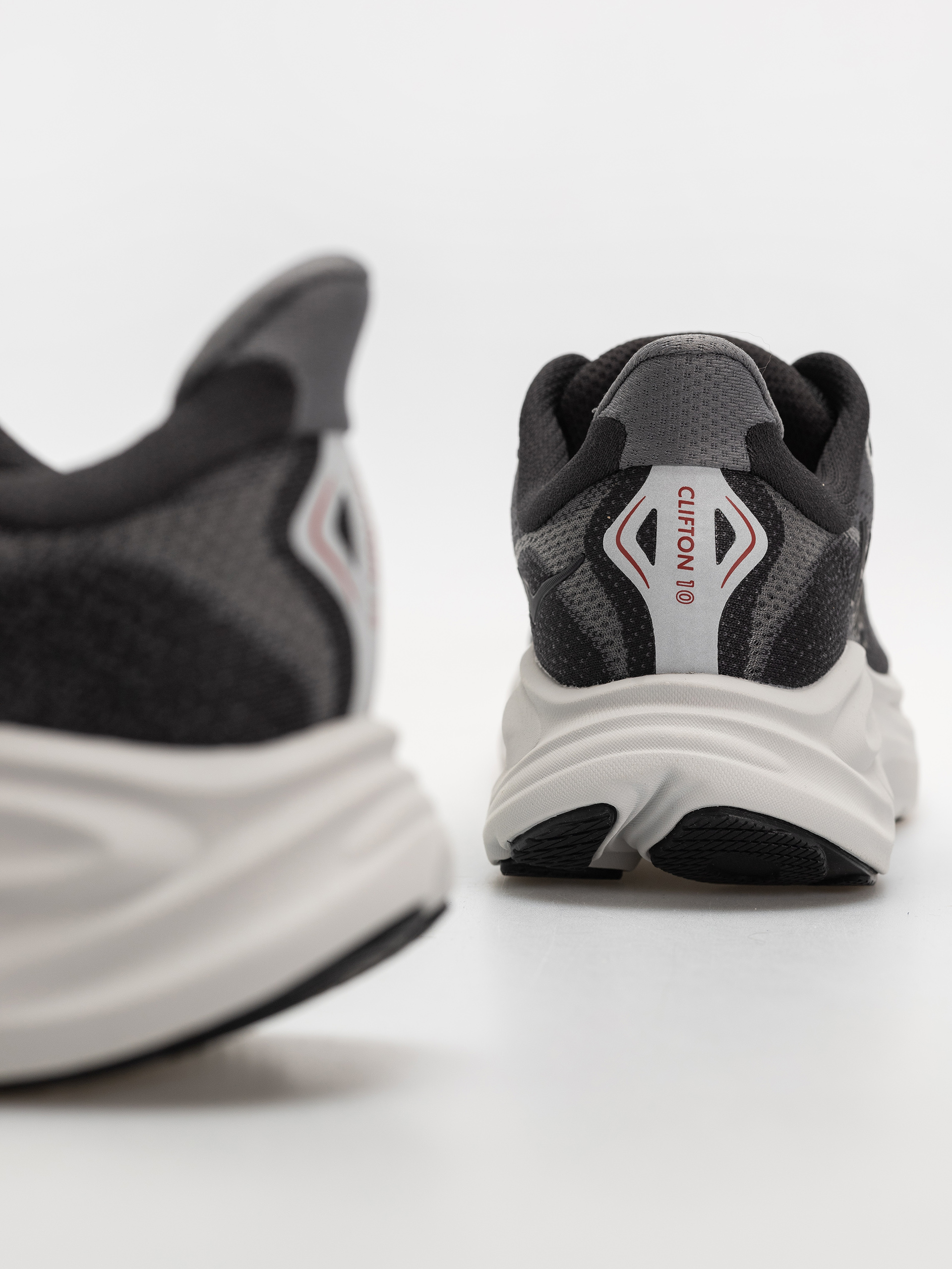 Hoka Clifton 10 Cipők (carbon black/satellite grey)