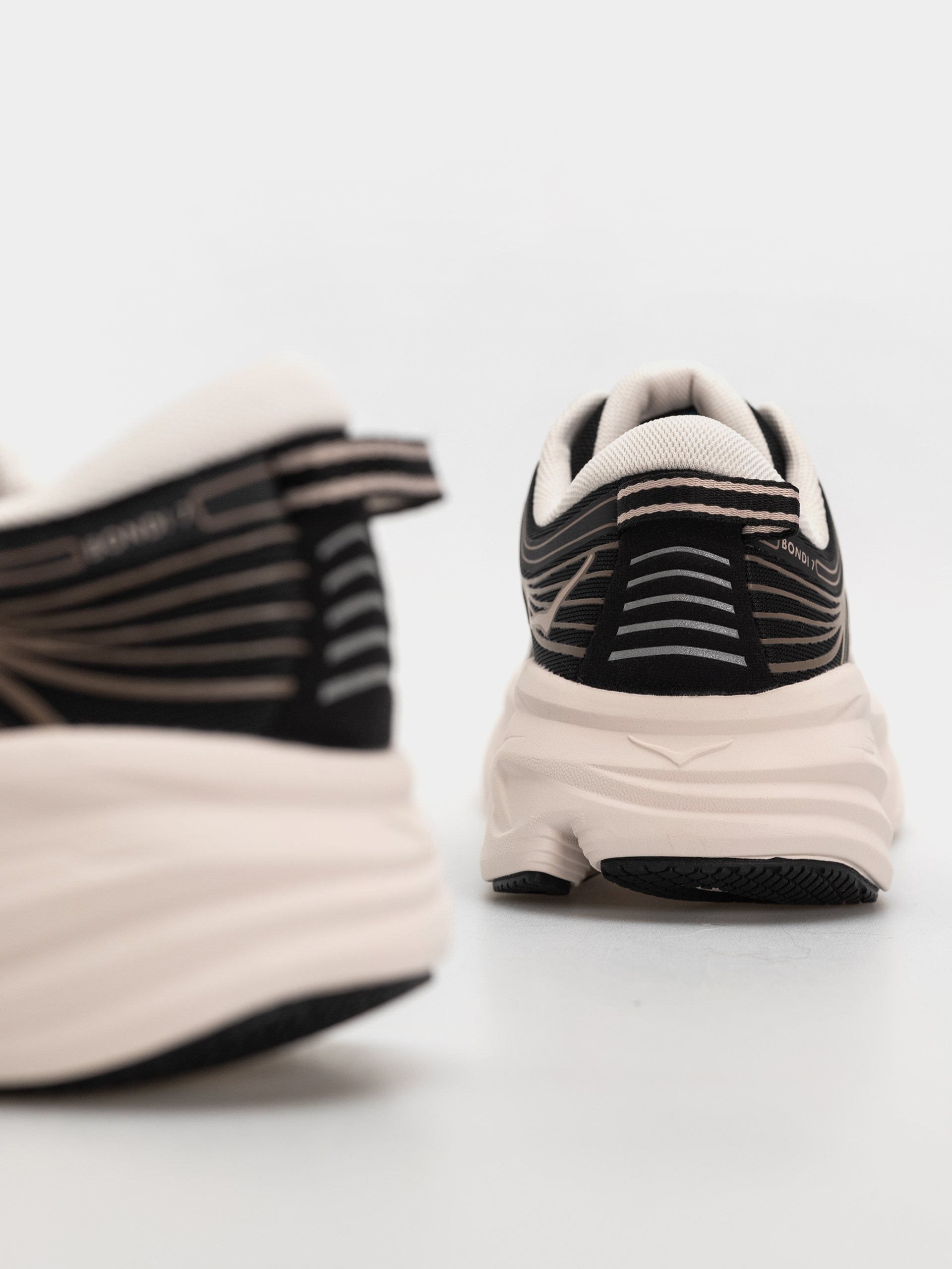 Hoka Bondi 7 Wmn Cipők (black/rose cream)