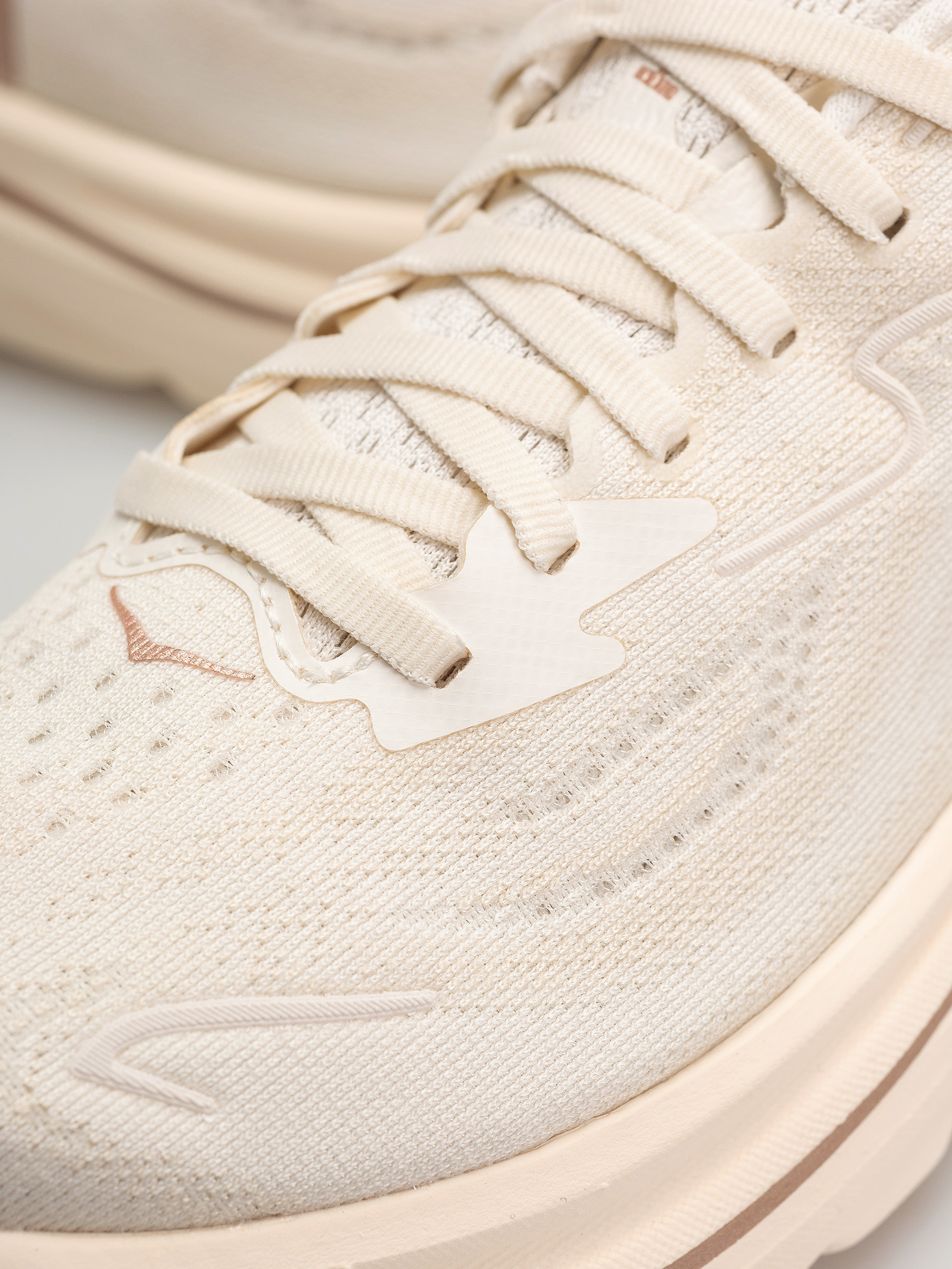 Hoka Clifton 10 Wmn Cipők (alabaster/rose gold)