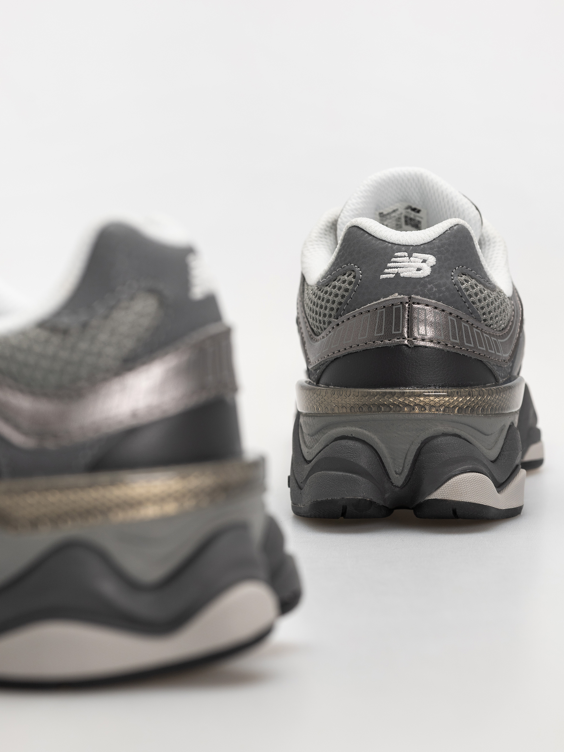 New Balance 9060 JR Cipők (magnet/faded black)