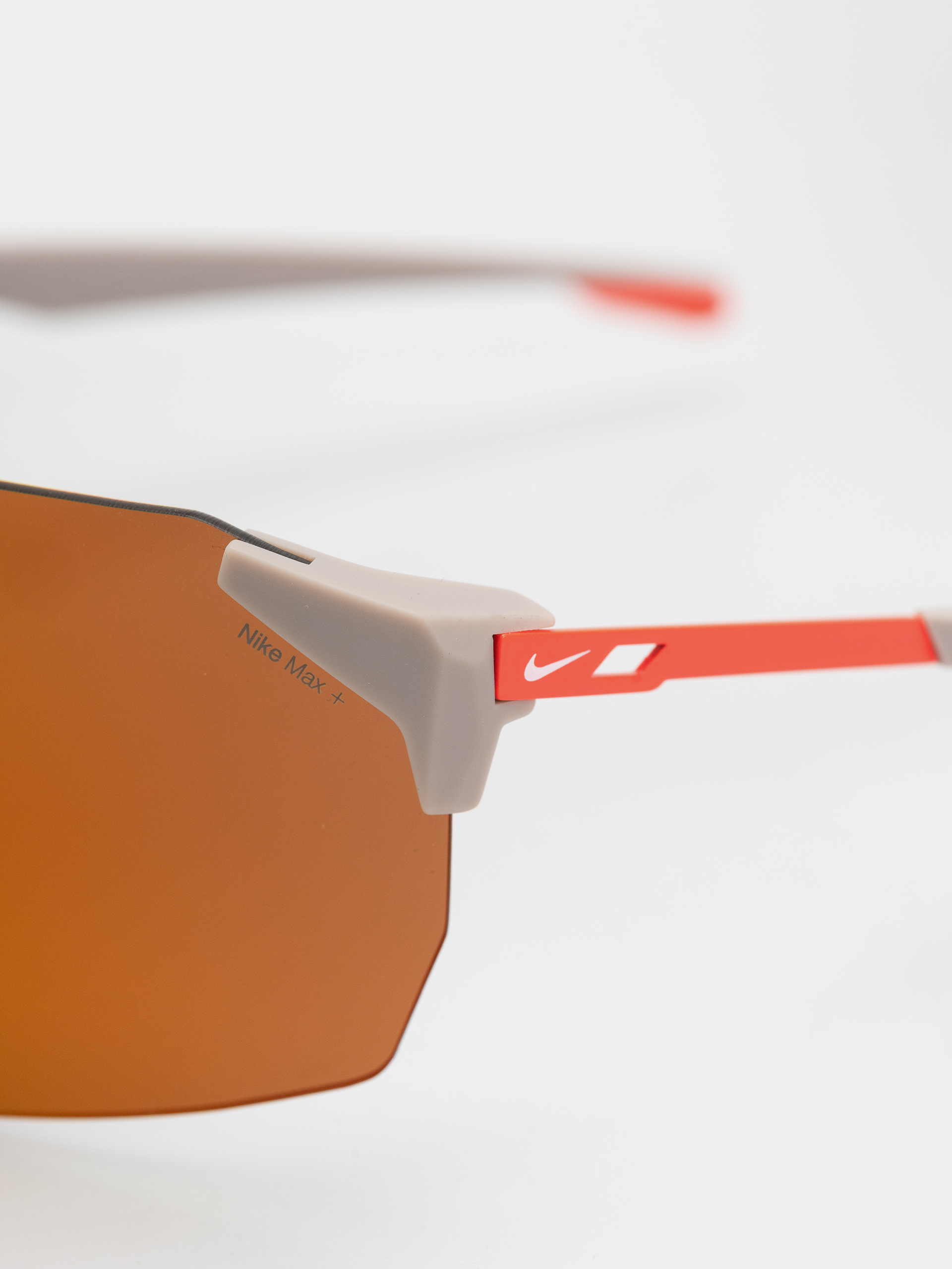 Nike Limitless Shield Napszemüvegek (college grey/orange mirror)