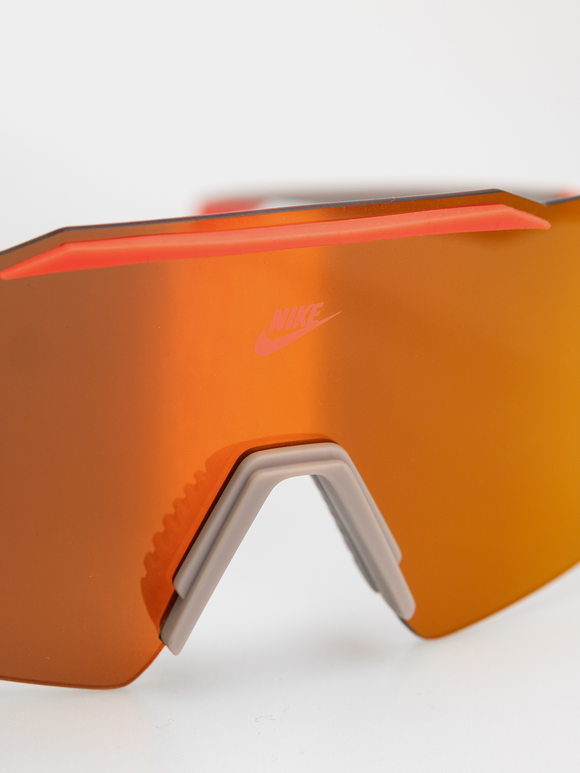 Nike Limitless Shield Napszemüvegek (college grey/orange mirror)