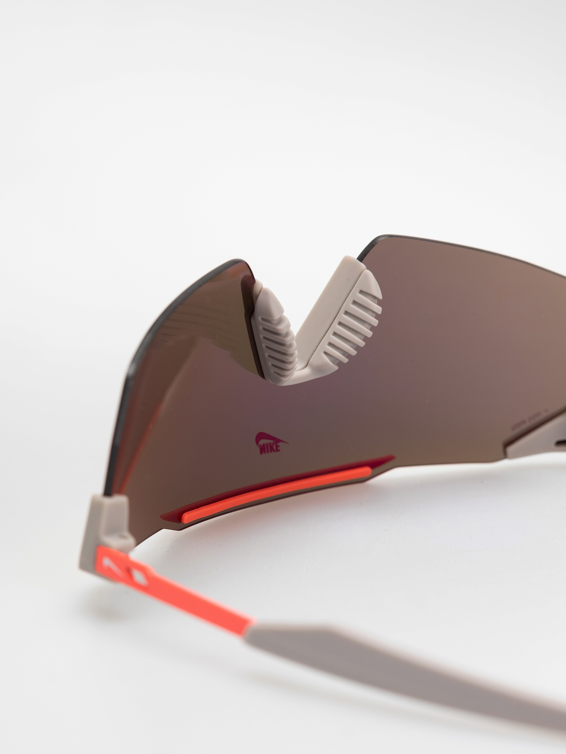 Nike Limitless Shield Napszemüvegek (college grey/orange mirror)