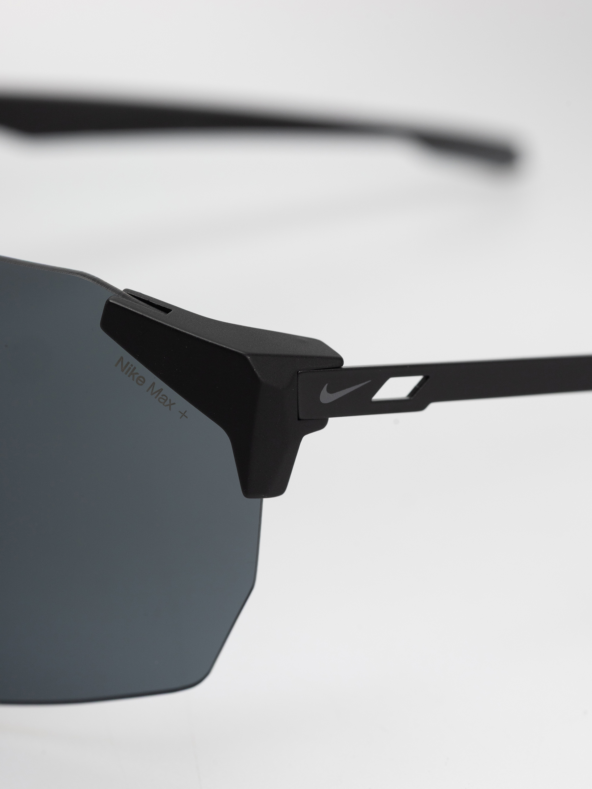 Nike Limitless Shield Napszemüvegek (matte black/grey)