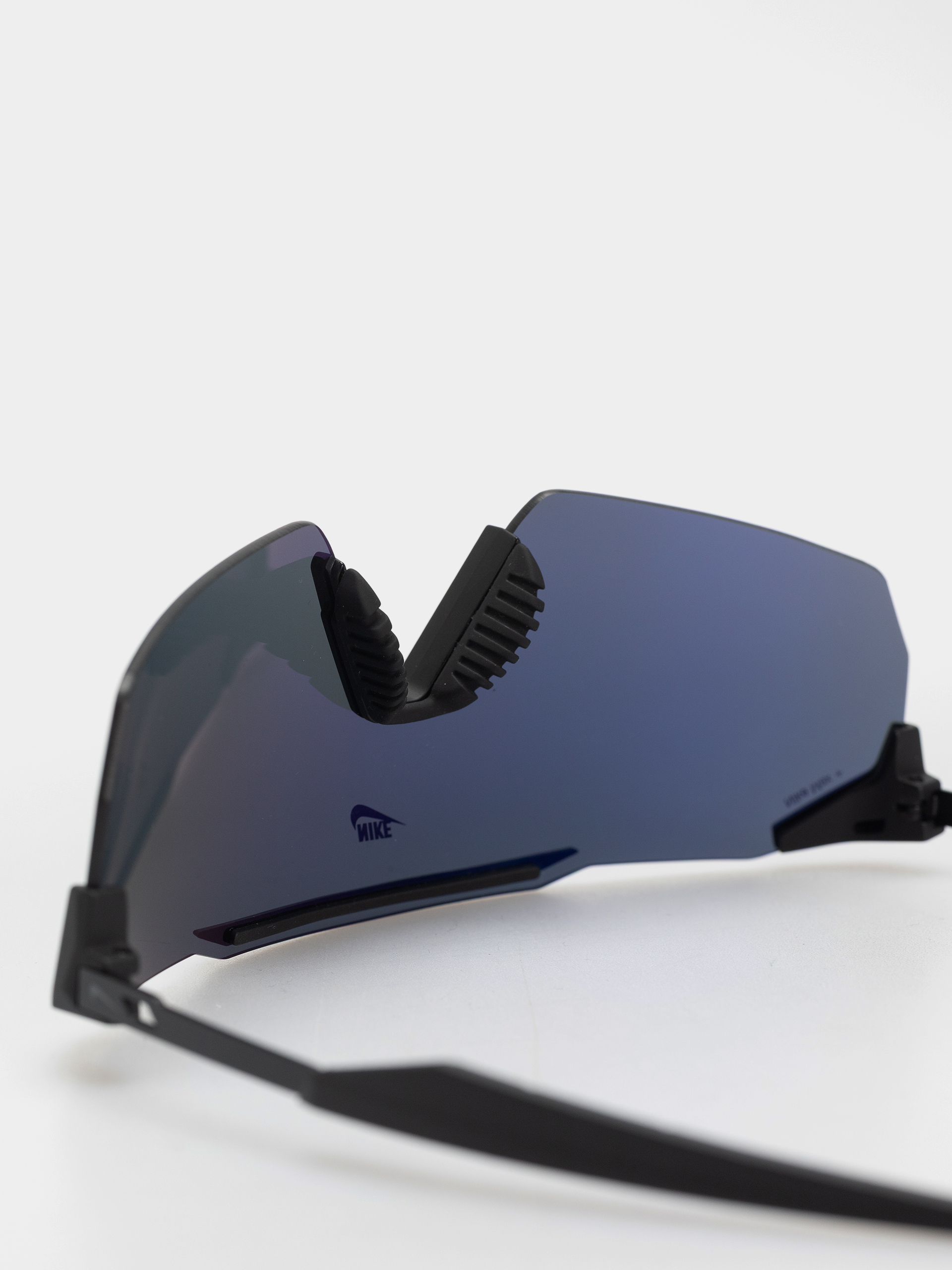 Nike Limitless Shield Napszemüvegek (matte black/grey)