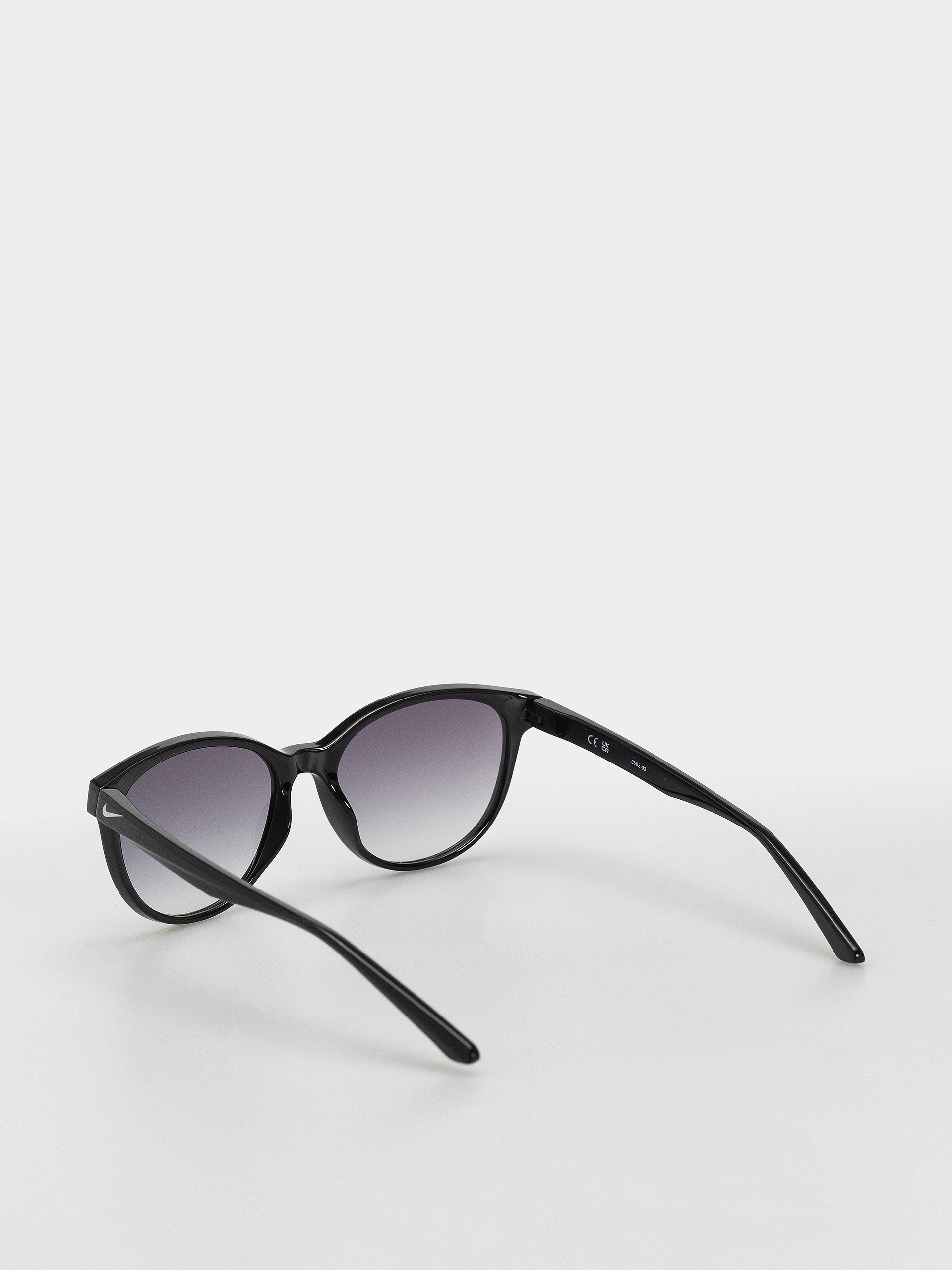 Nike Vital Trend Napszemüvegek (black/smoke gradient)