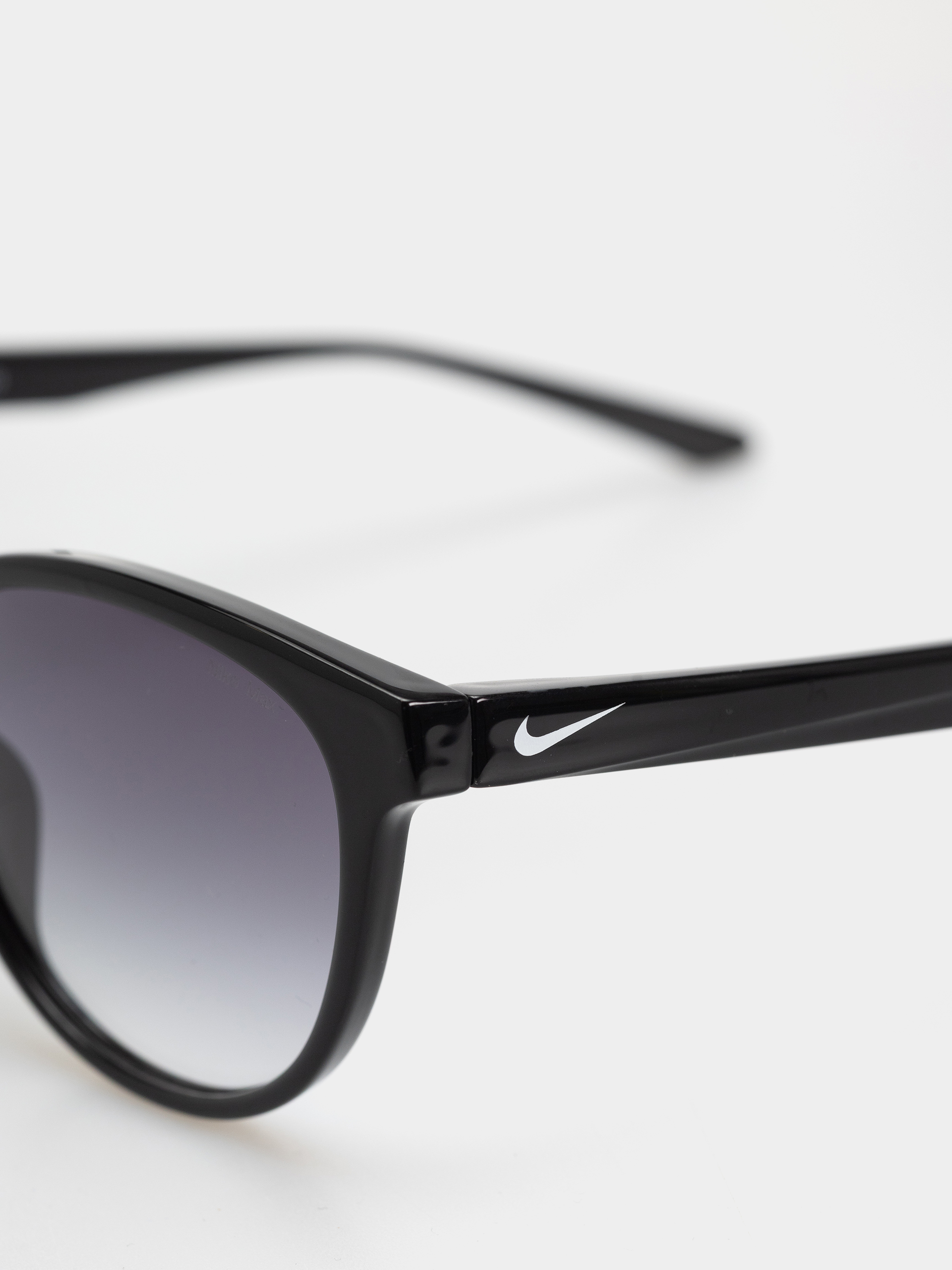 Nike Vital Trend Napszemüvegek (black/smoke gradient)