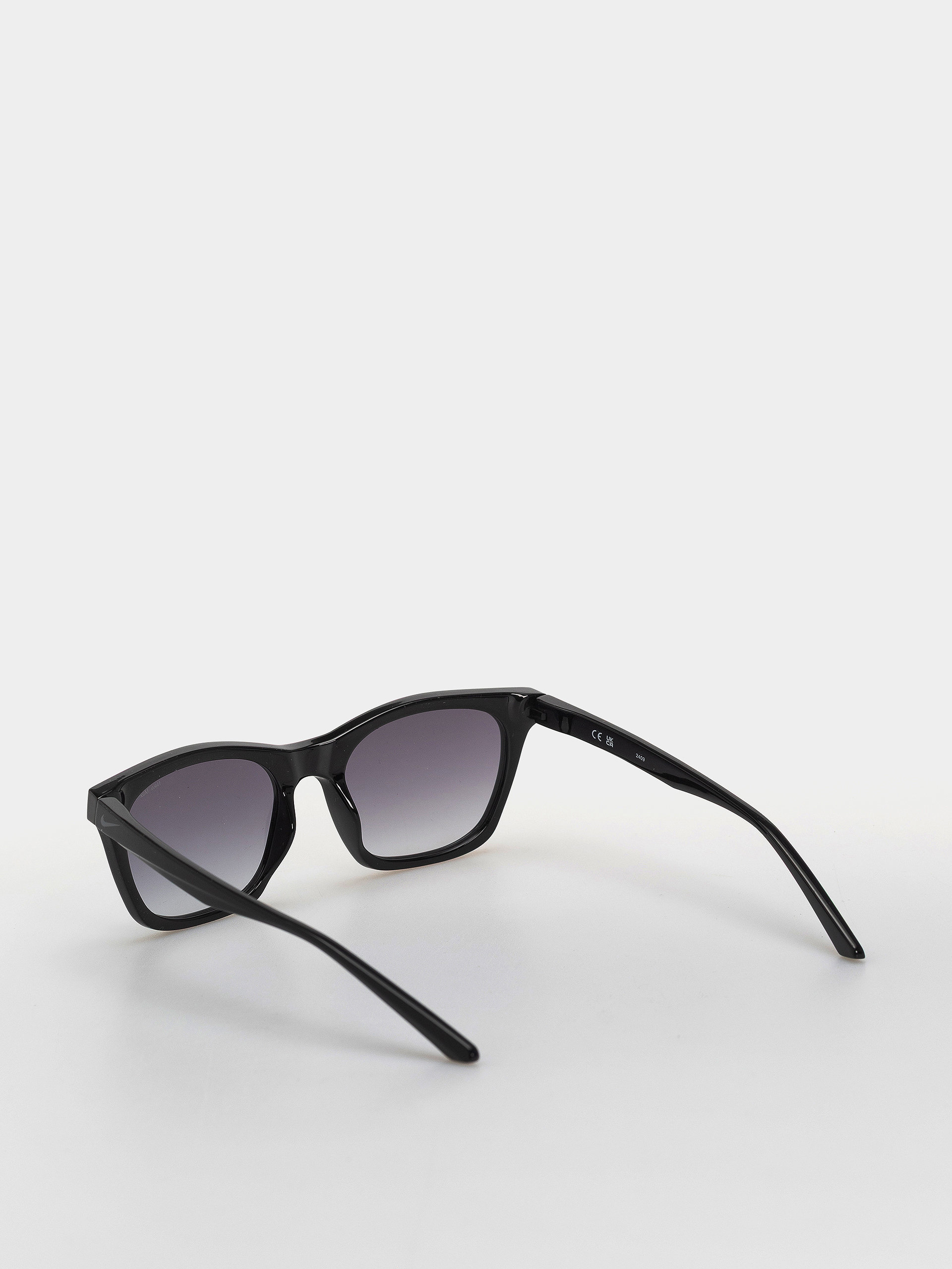 Nike Vital Flow Napszemüvegek (black/smoke gradient)