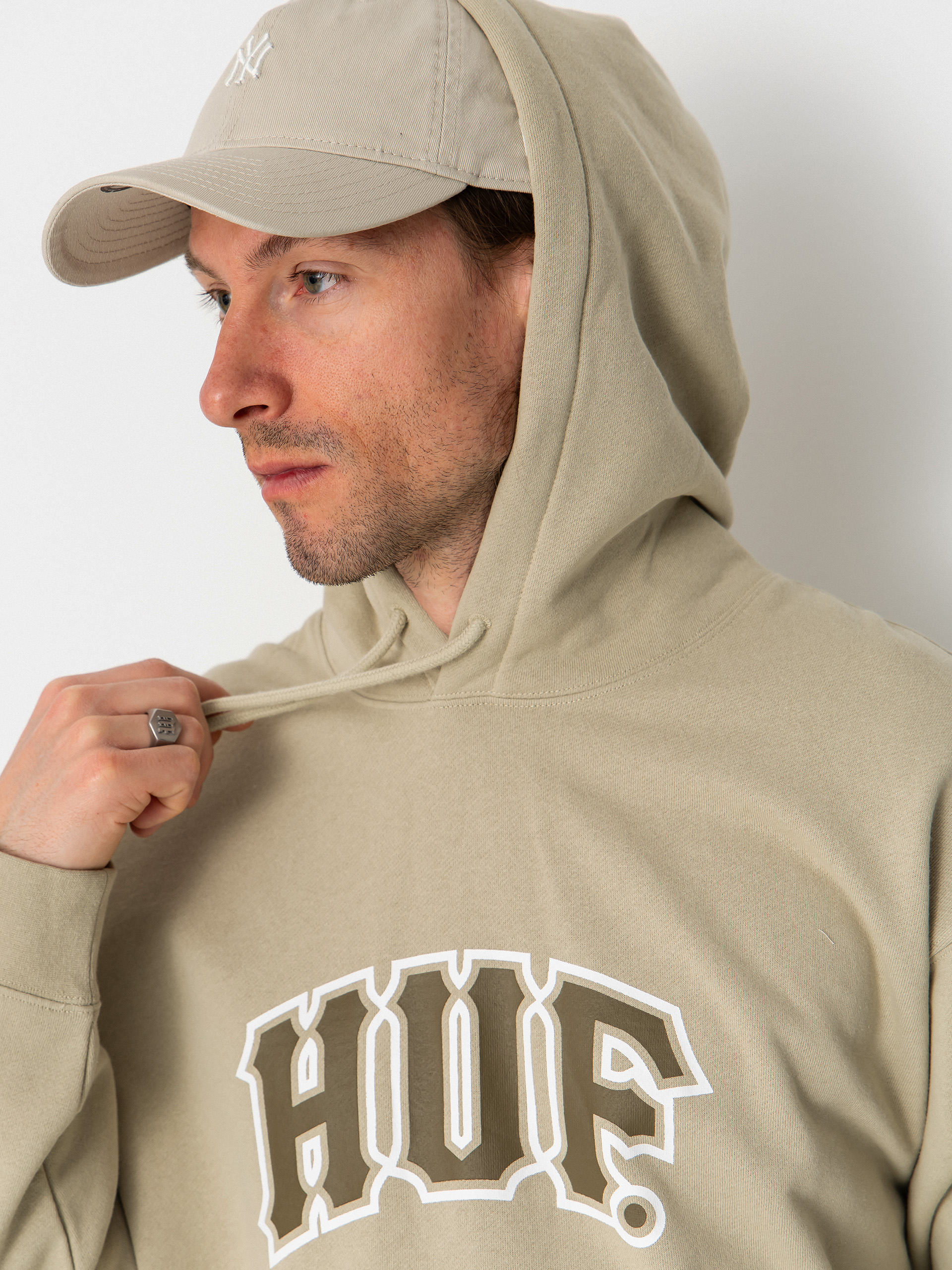 HUF Classic Arch HD Kapucnis pulóver (sand)