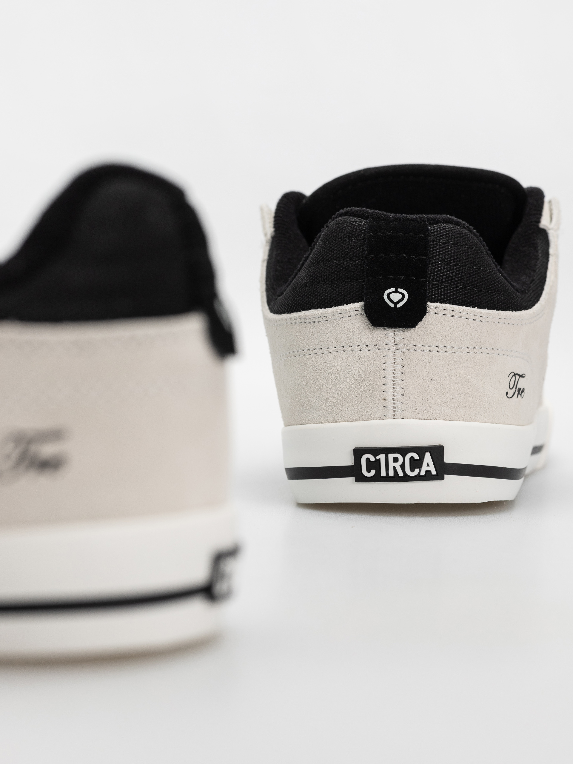 Cipők Circa Tre (black/alyssum/white)