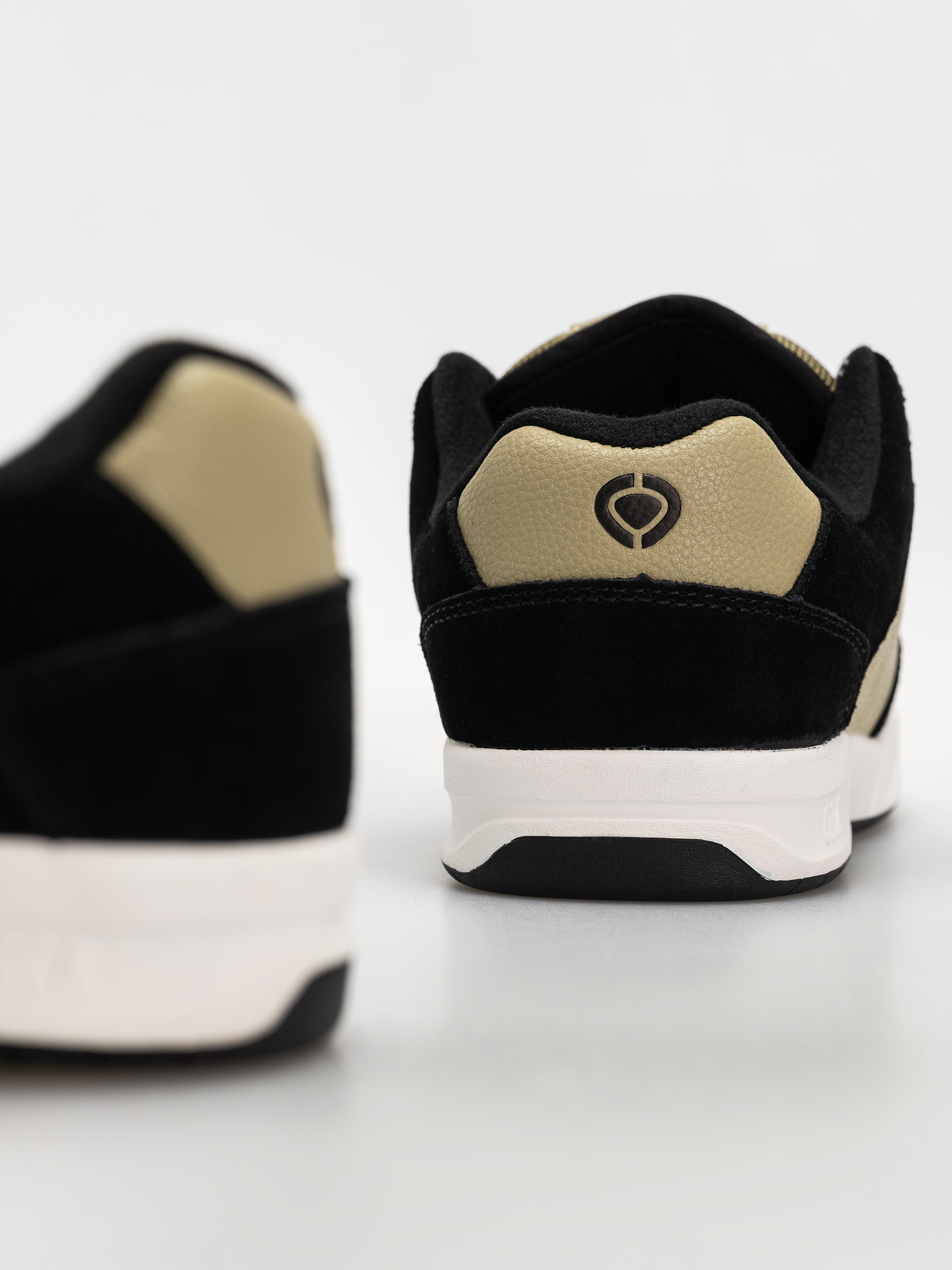 Cipők Circa 805 (black/olive gray/white)