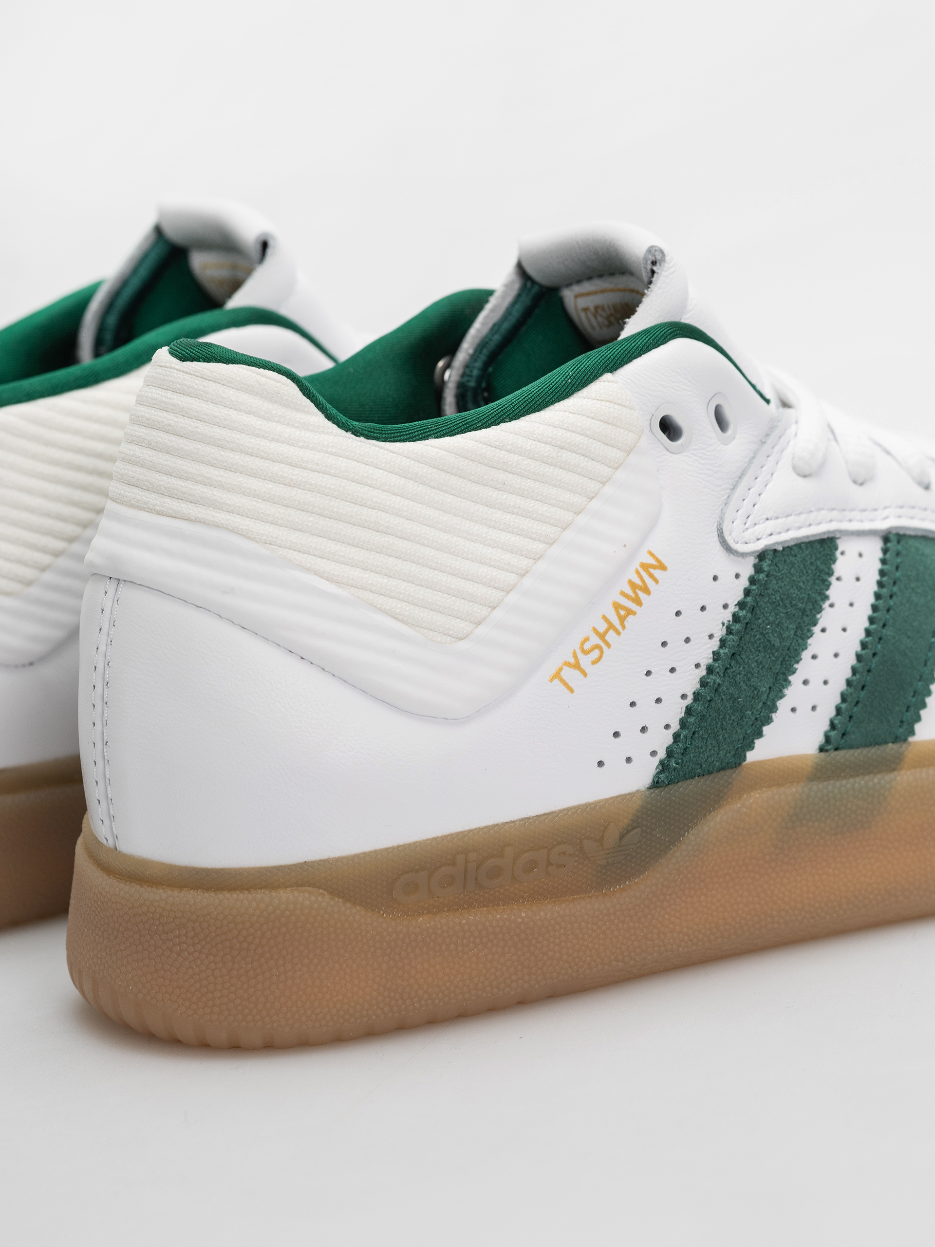 adidas Tyshawn Cipők (ftwwht/cgreen/gum4)