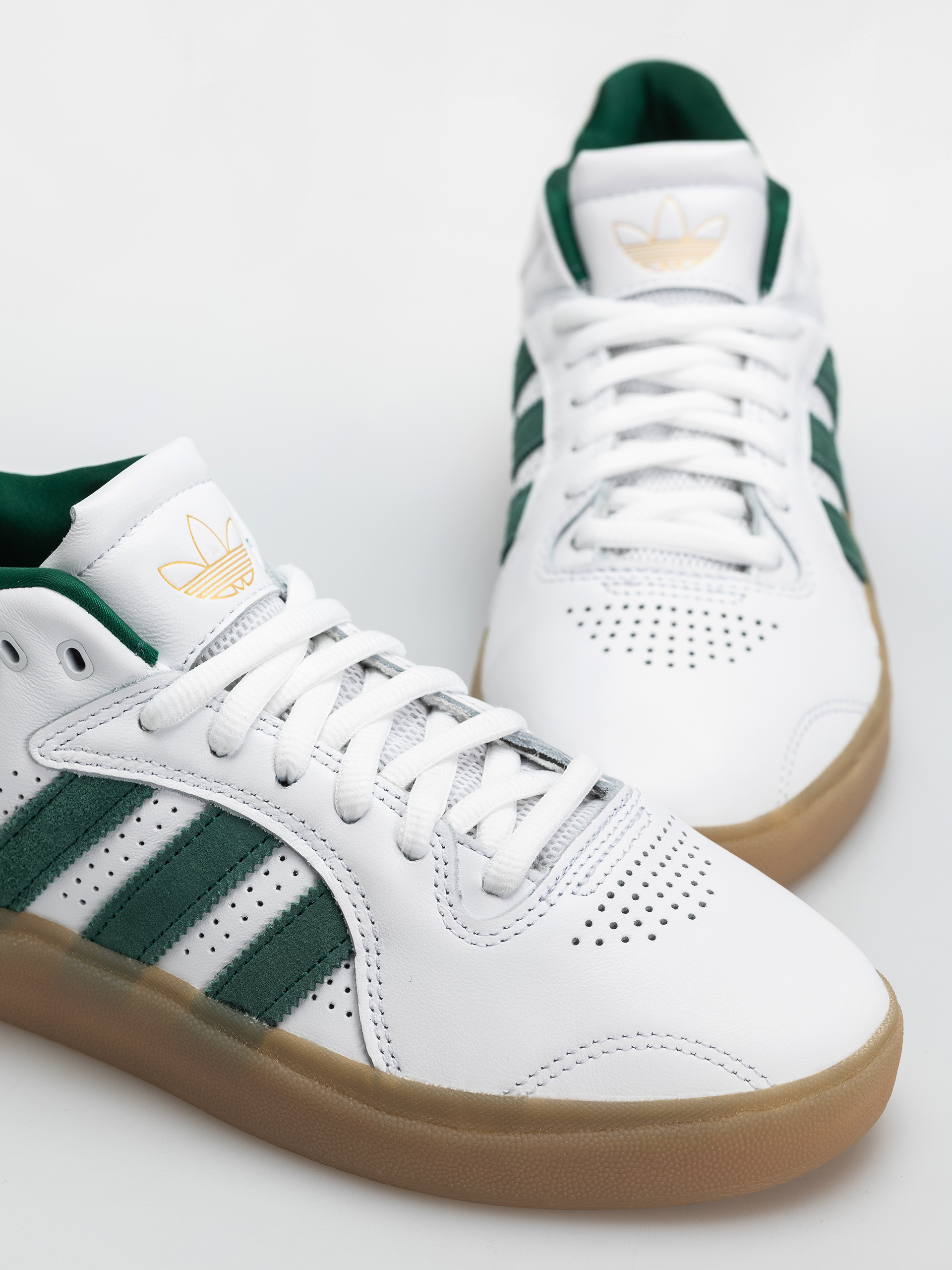 adidas Tyshawn Cipők (ftwwht/cgreen/gum4)