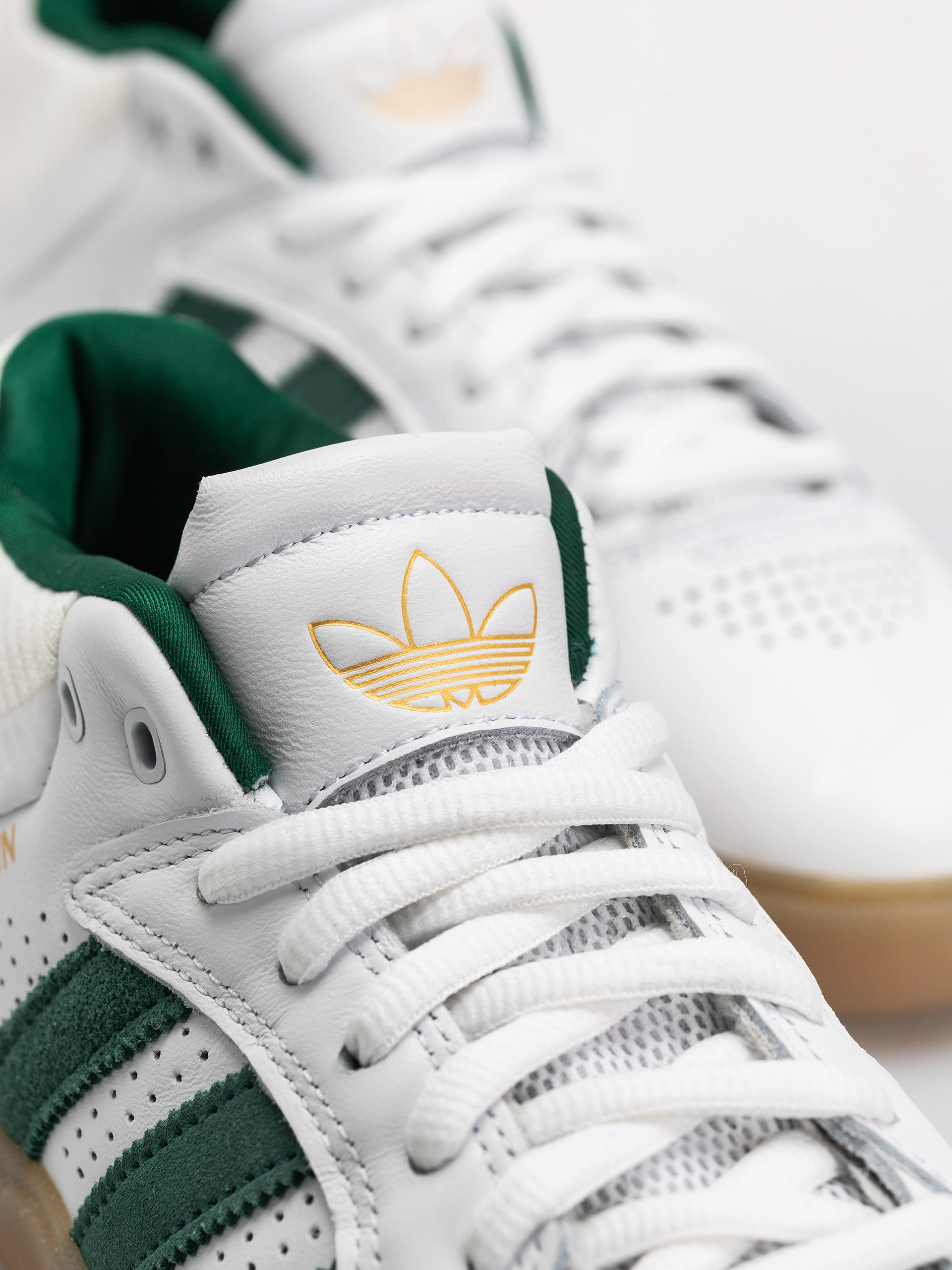 adidas Tyshawn Cipők (ftwwht/cgreen/gum4)