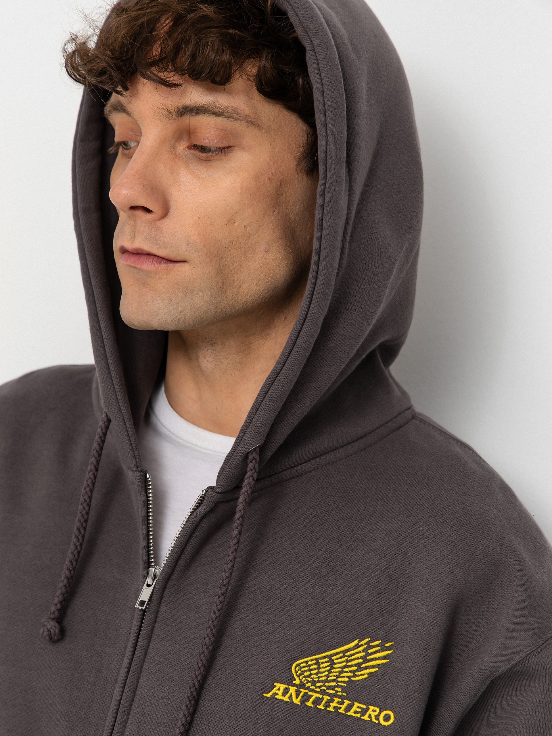 Kapucnis pulóver Antihero Motorized Emb ZHD (charcoal w/yellow embroidery)