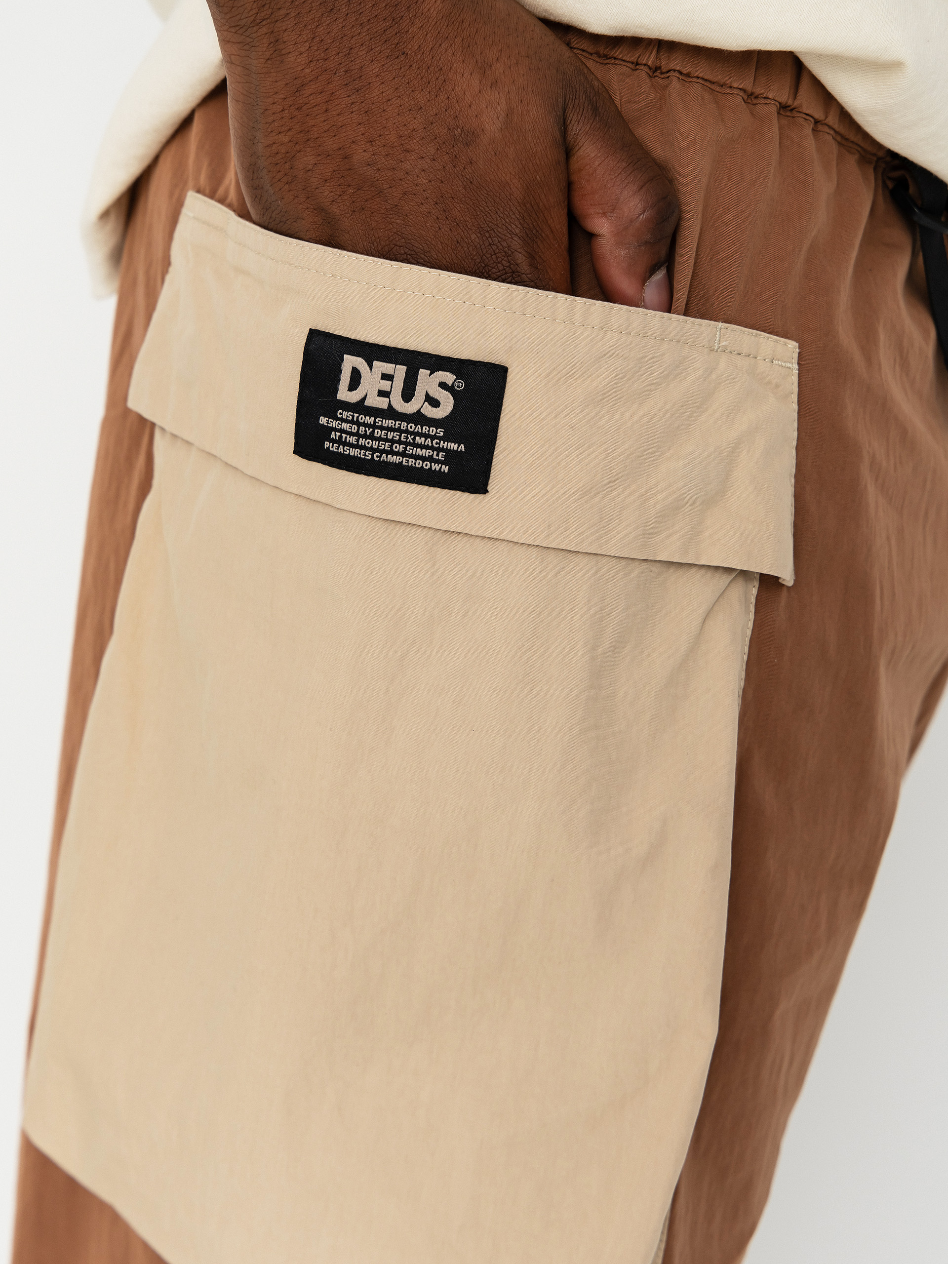 Deus Ex Machina Duck Dive Rövidnadrág (camel brown)