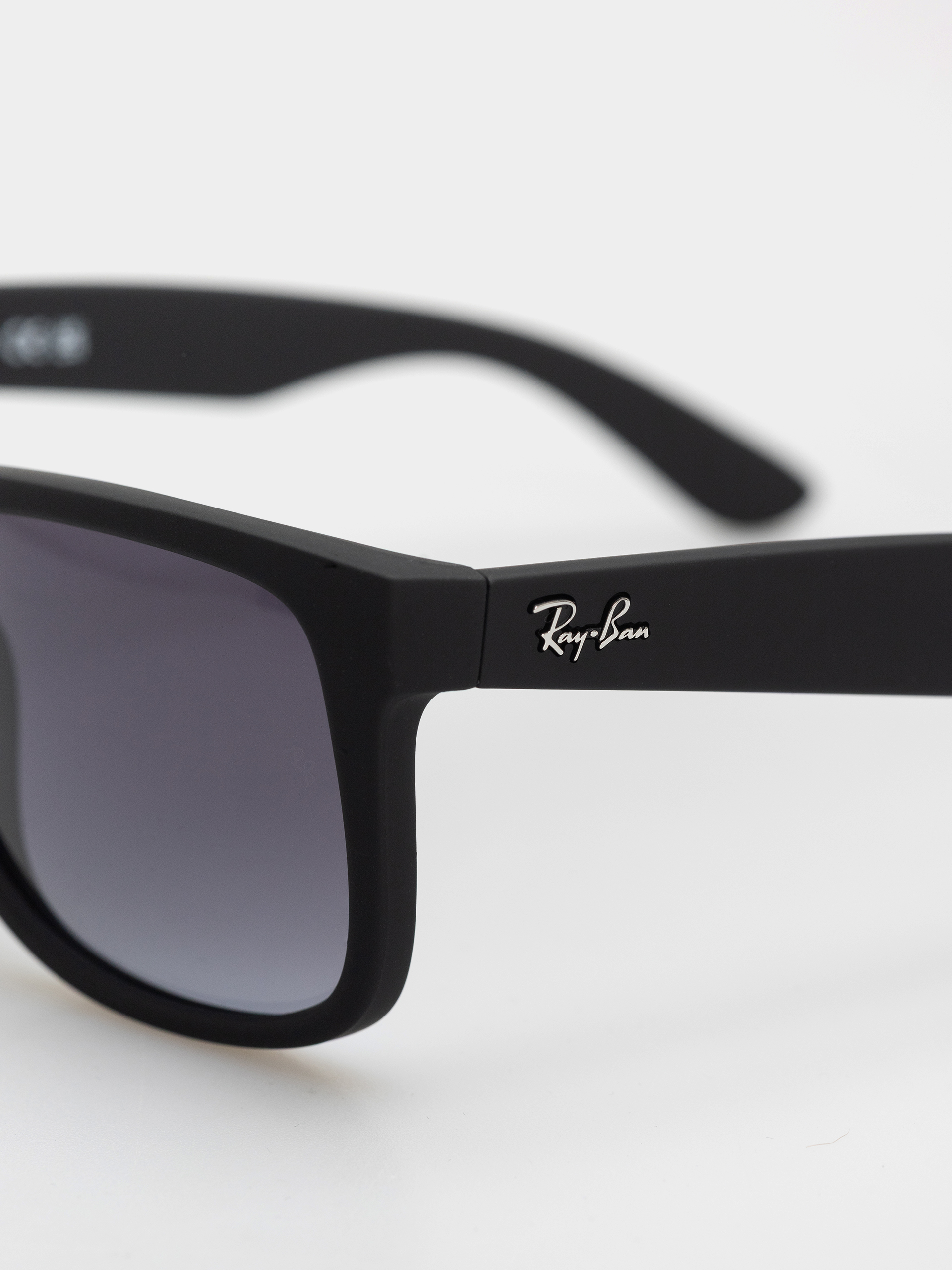 Napszemüvegek Ray-Ban Justin Classic (matowy guma czarny/ciemnoszary)