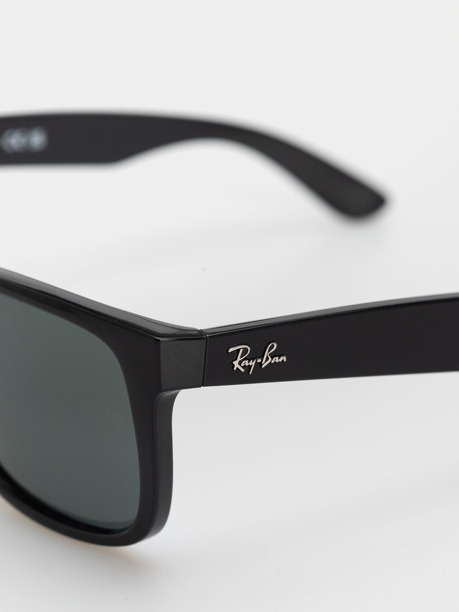 Napszemüvegek Ray-Ban Justin Classic (polerowany czarny/ciemnozielony)