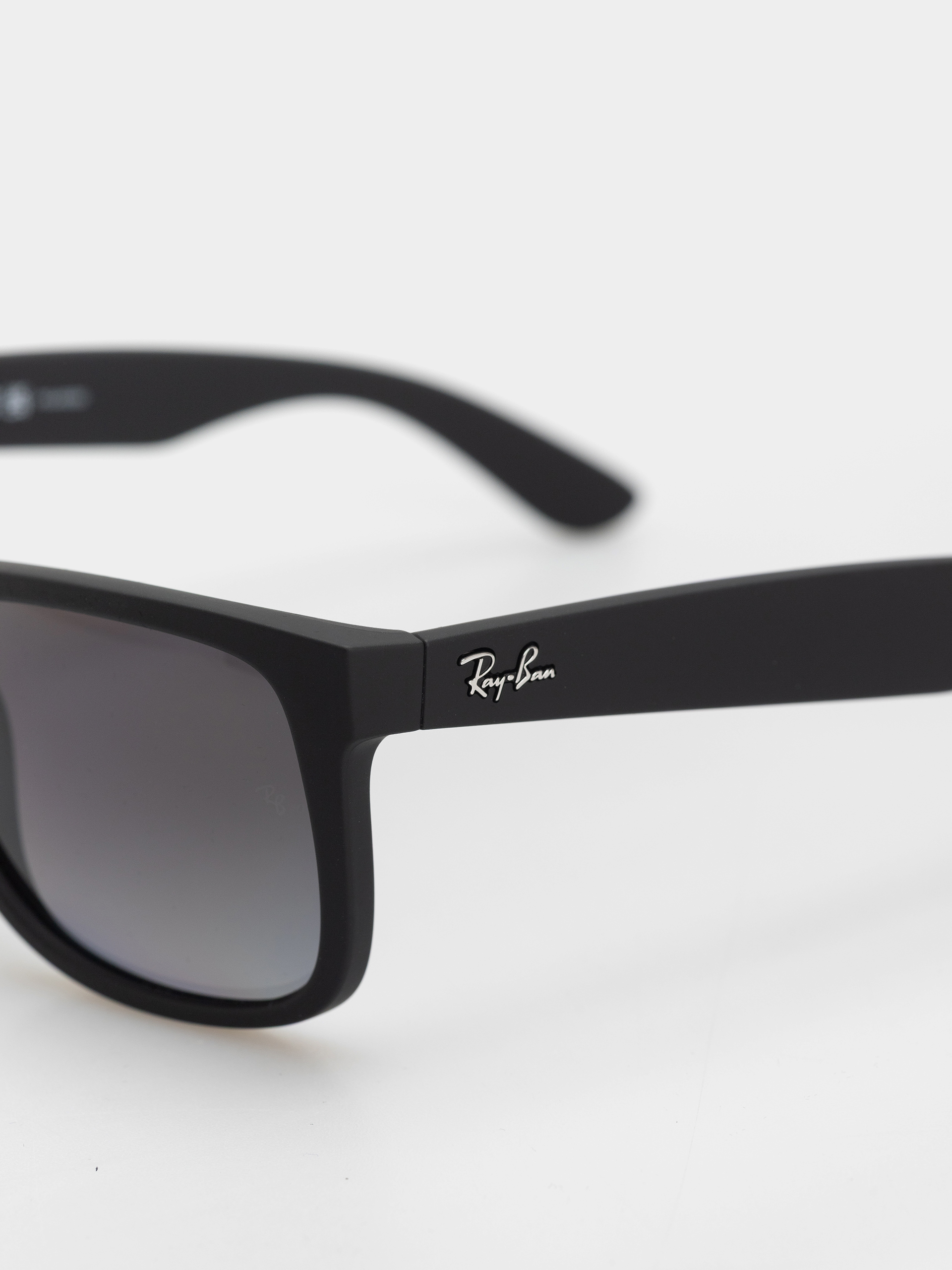 Napszemüvegek Ray-Ban Justin Classic (matowy guma czarny/polaryzacyjne jasnoszary)