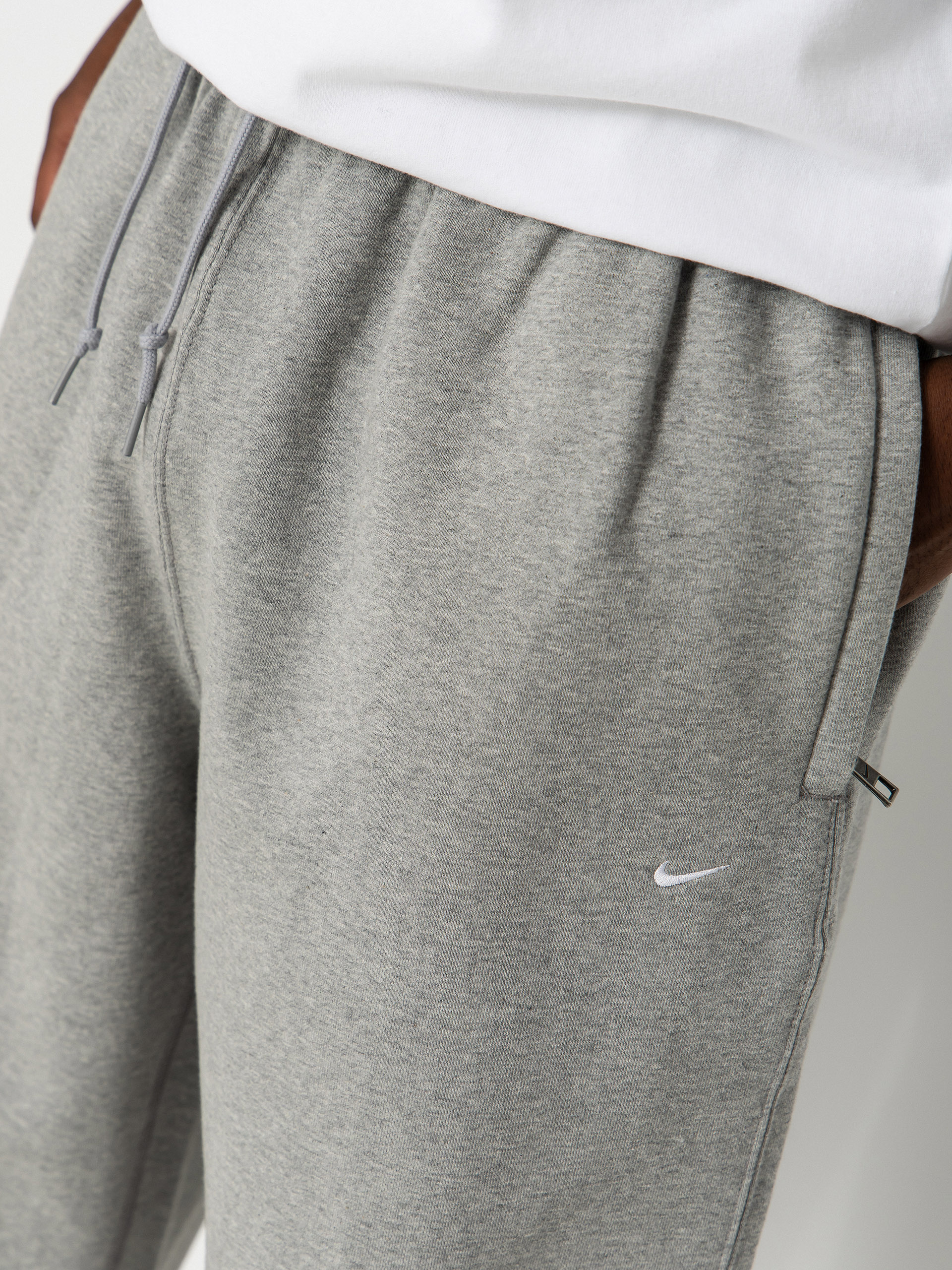 Nike SB Solo Swoosh Kisnadrág (dk grey heather/lt smoke grey/white)