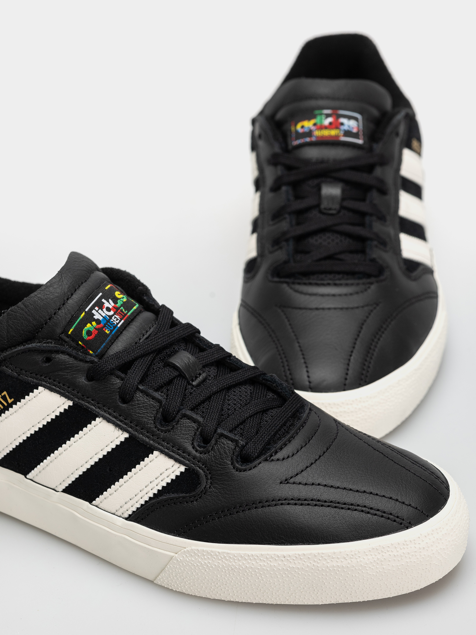 adidas Busenitz Vulc II Cipők (cblack/cwhite/goldmt)