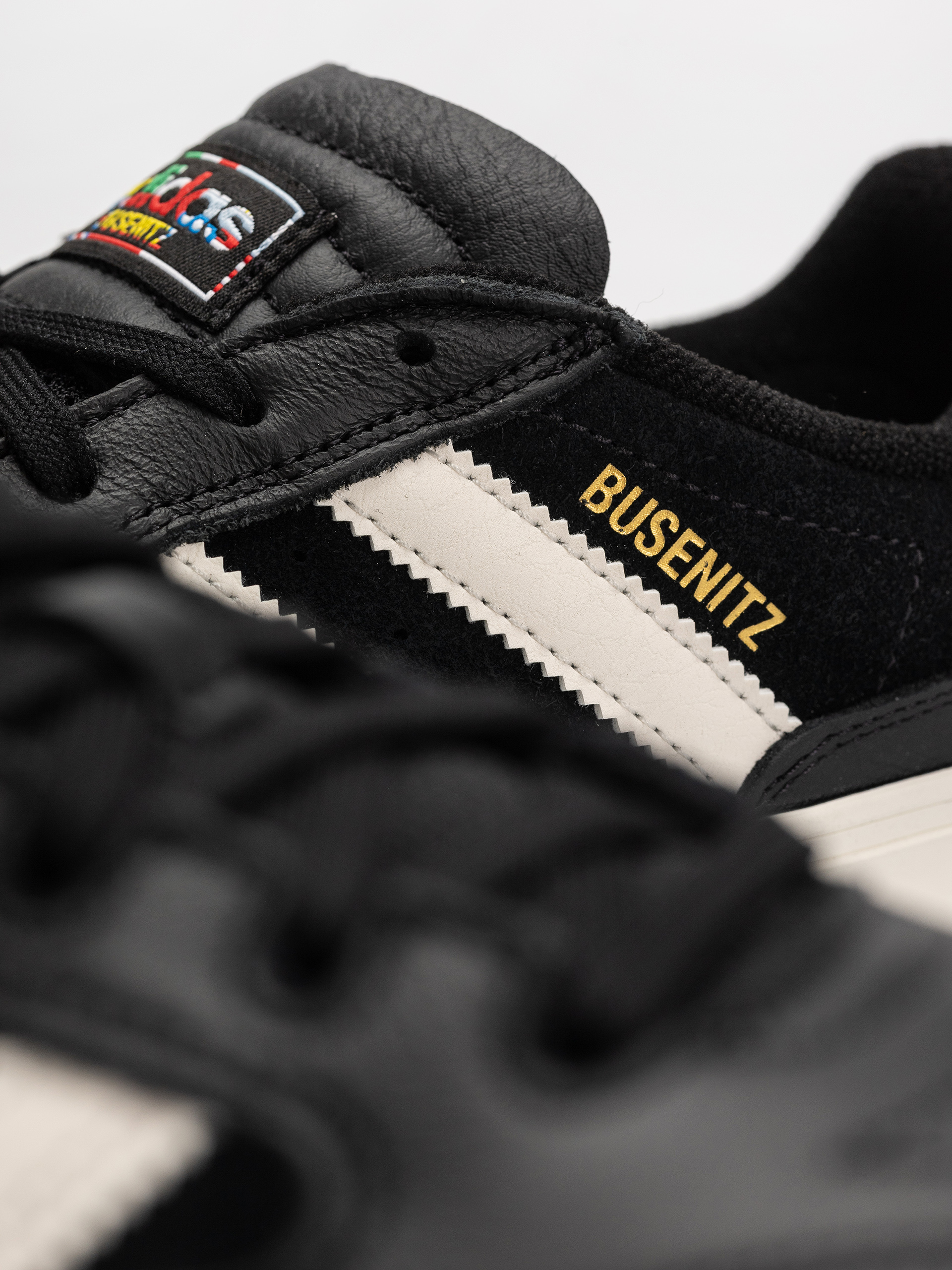 adidas Busenitz Vulc II Cipők (cblack/cwhite/goldmt)