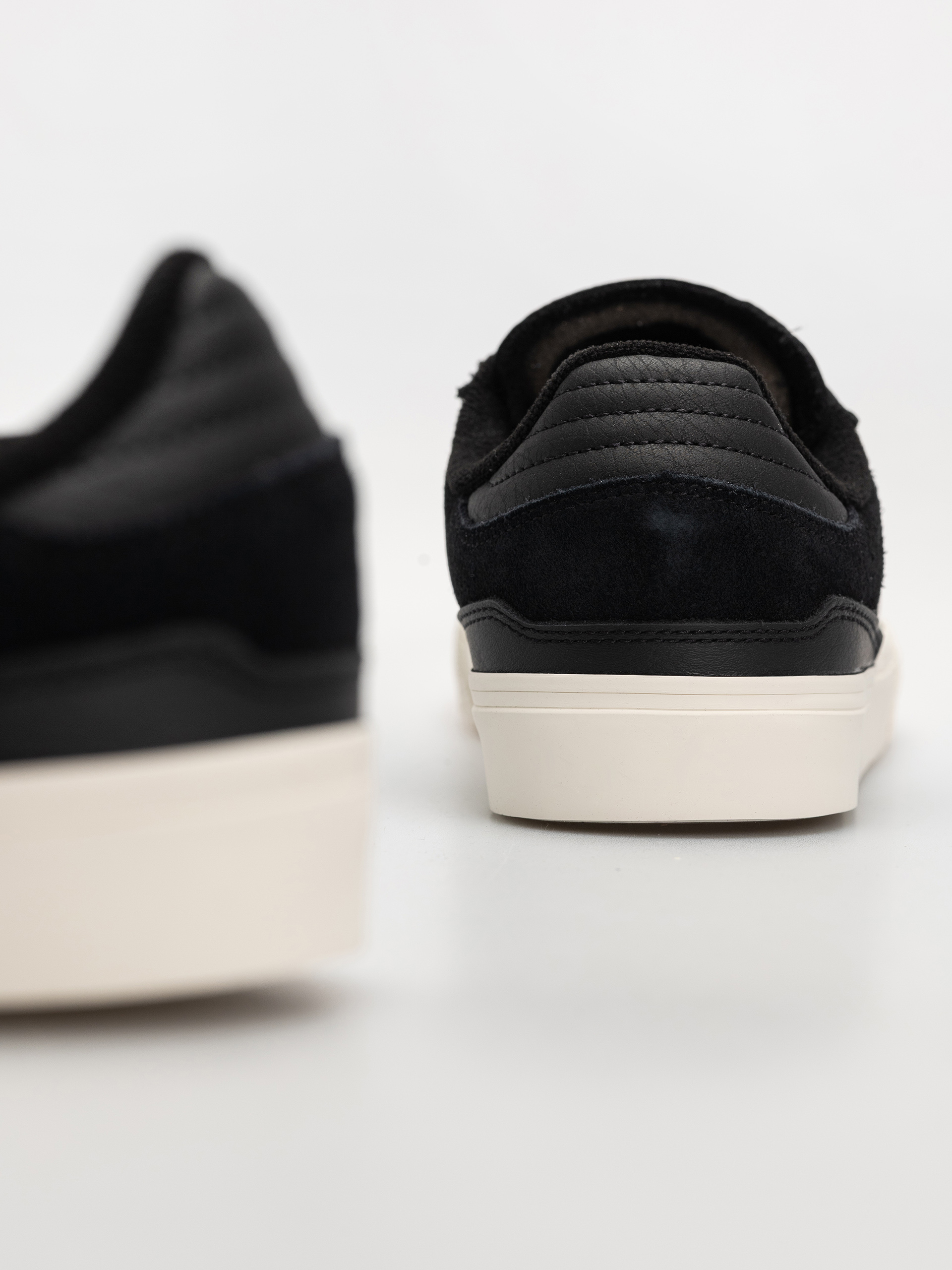 adidas Busenitz Vulc II Cipők (cblack/cwhite/goldmt)