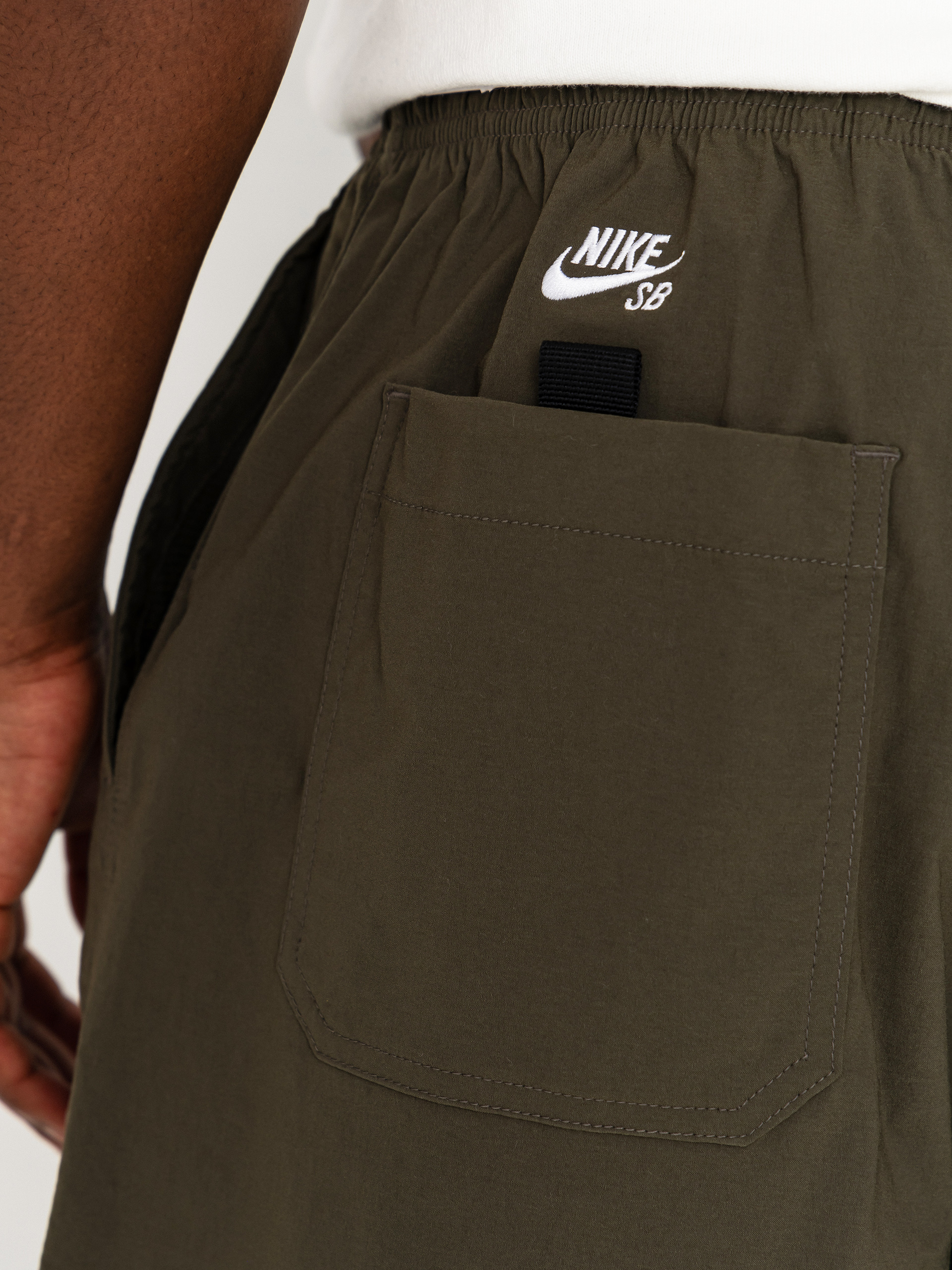 Rövidnadrág Nike SB 9er (cargo khaki/white)