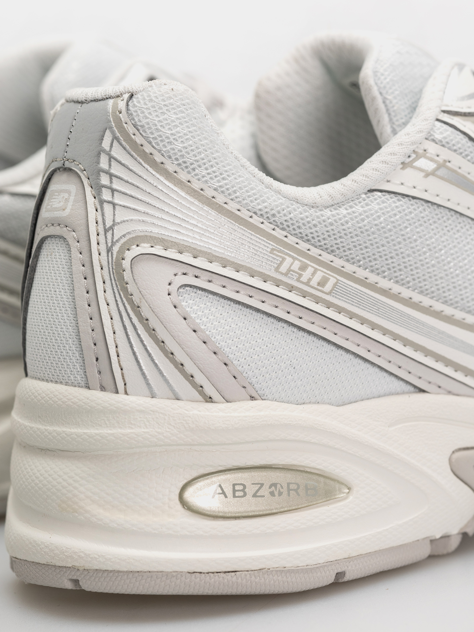 New Balance 740 Cipők (white/silver metallic)