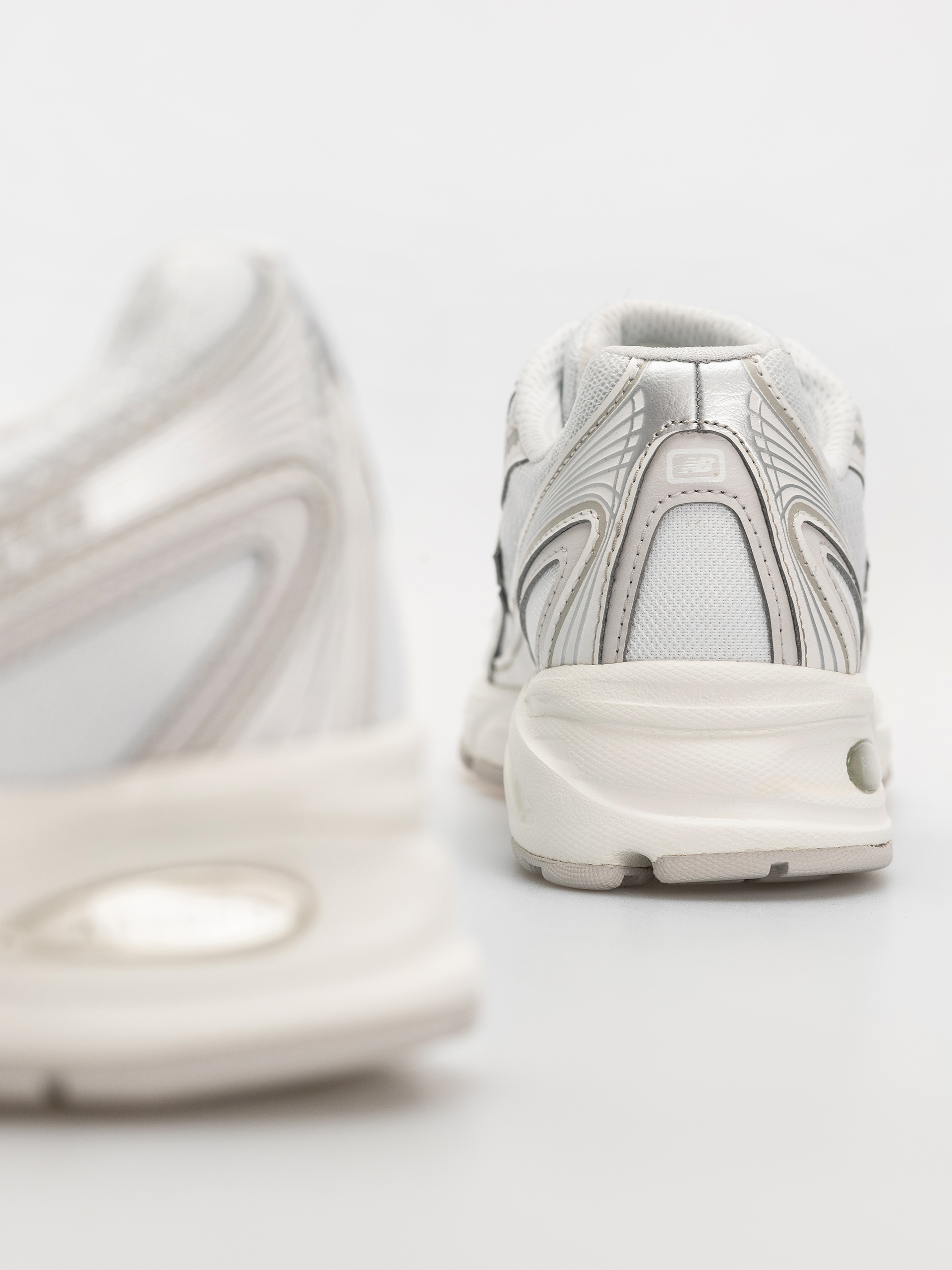 New Balance 740 Cipők (white/silver metallic)