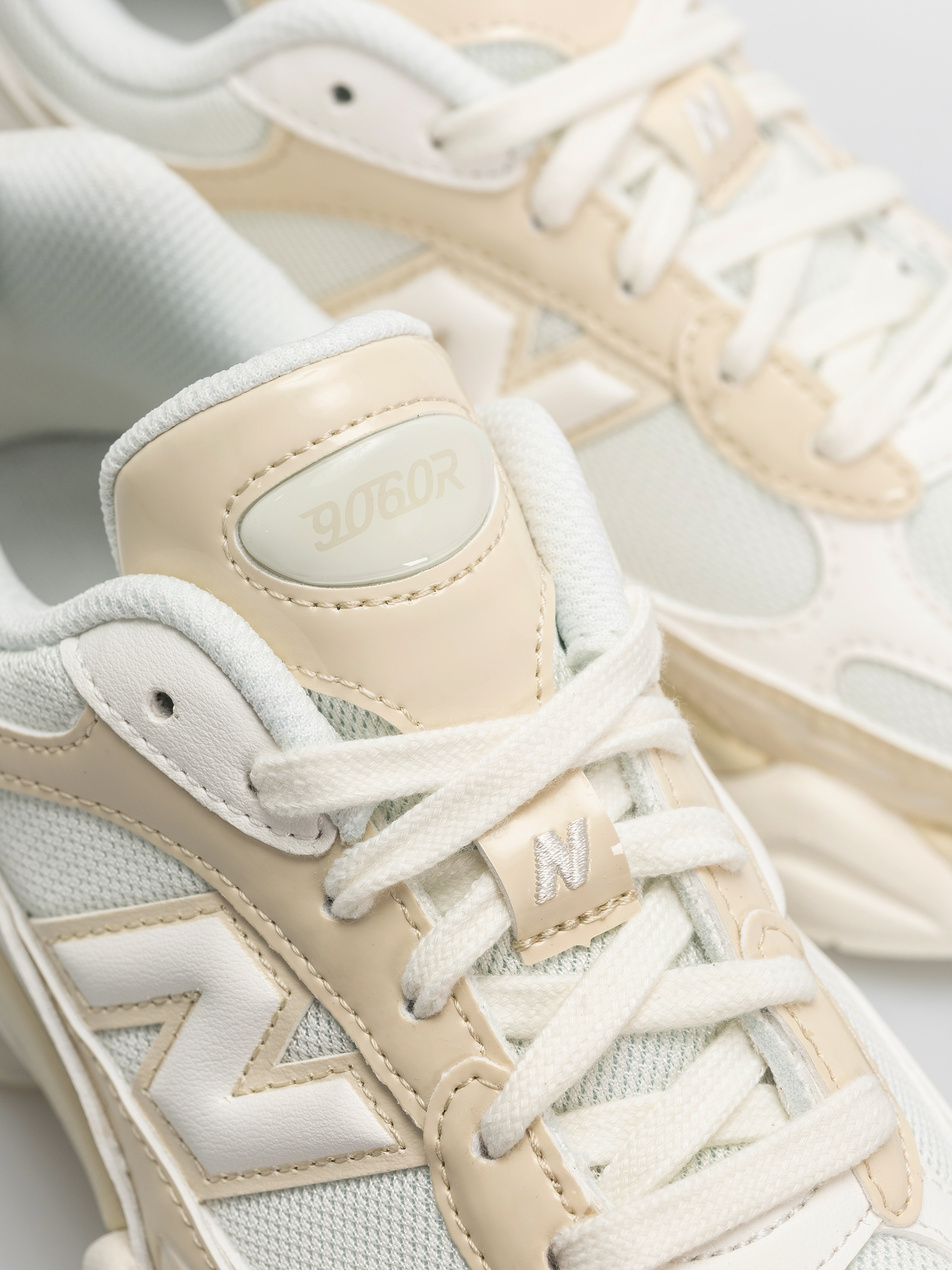 New Balance 9060 Cipők (bone/sea salt)