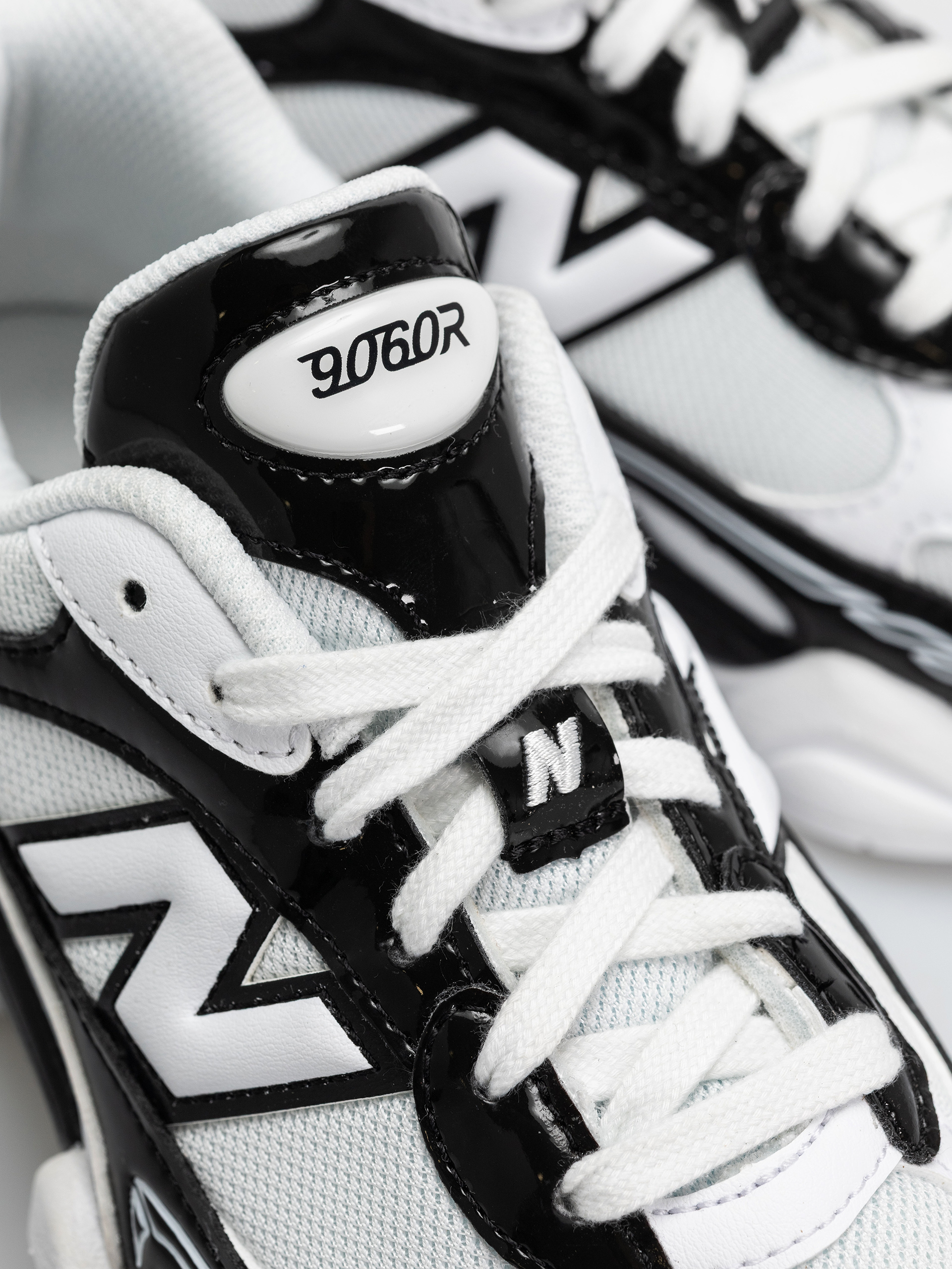 New Balance 9060 Cipők (black/white)