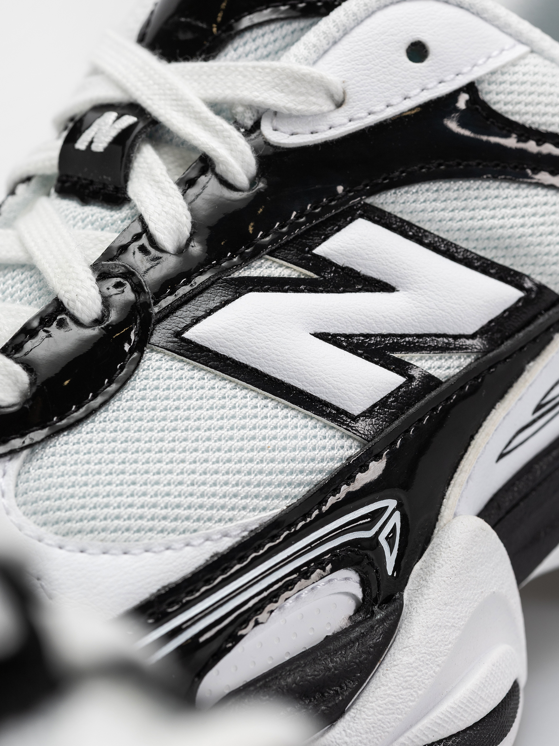 New Balance 9060 Cipők (black/white)
