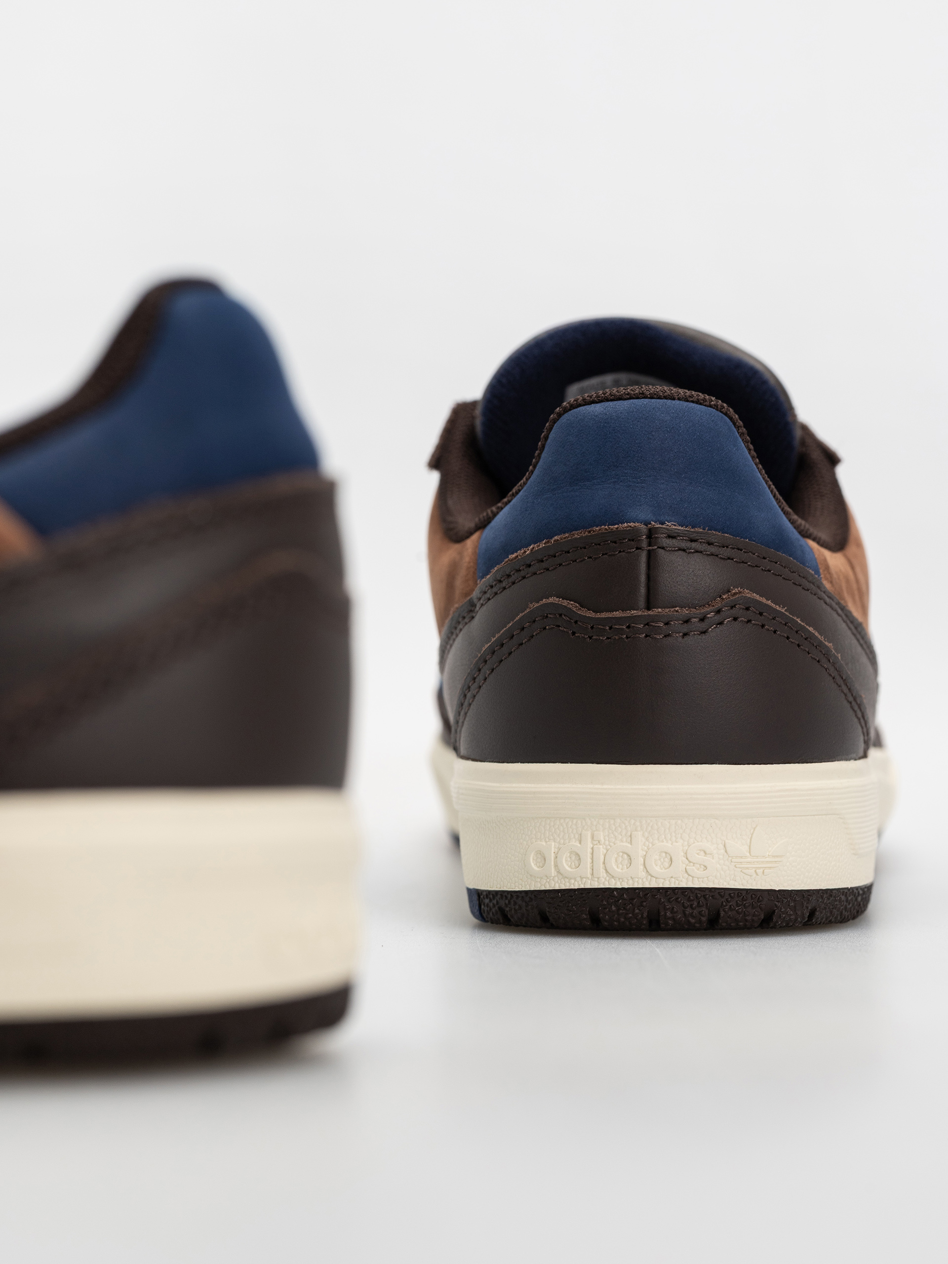 Cipők adidas Tyshawn II (auco/dkblue/prebrn)