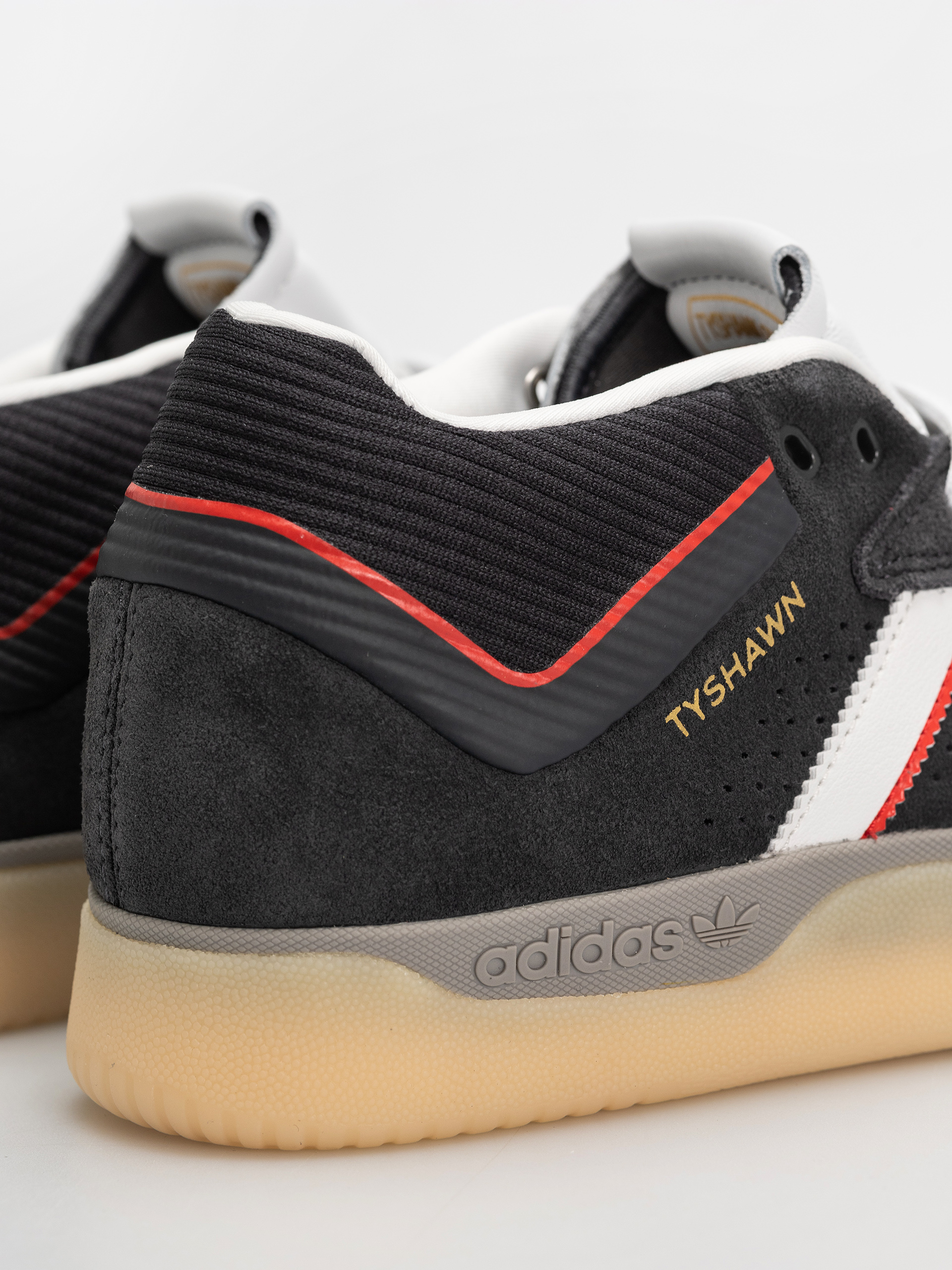 adidas Tyshawn Cipők (carbon/crywht/betsca)