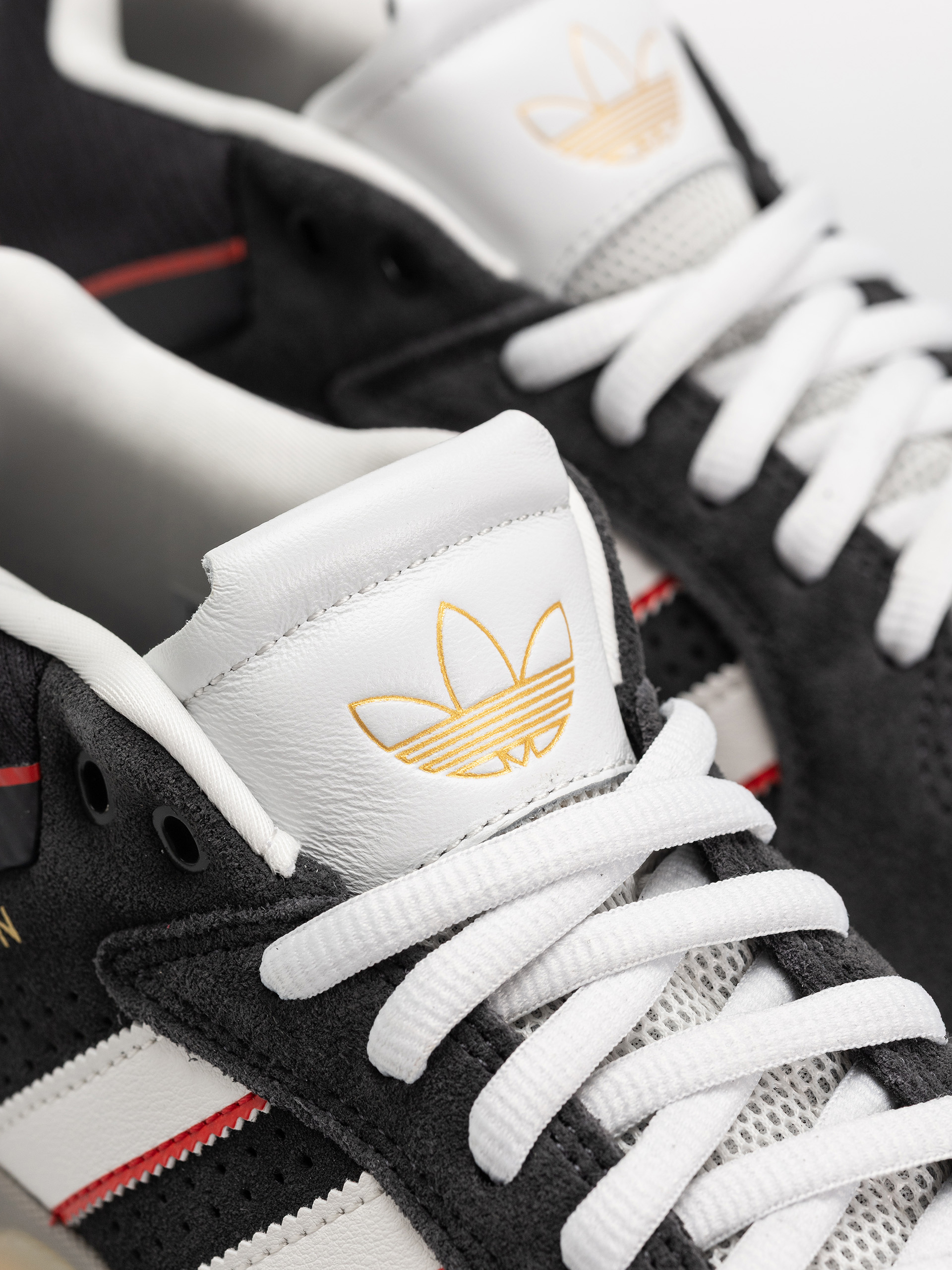 adidas Tyshawn Cipők (carbon/crywht/betsca)
