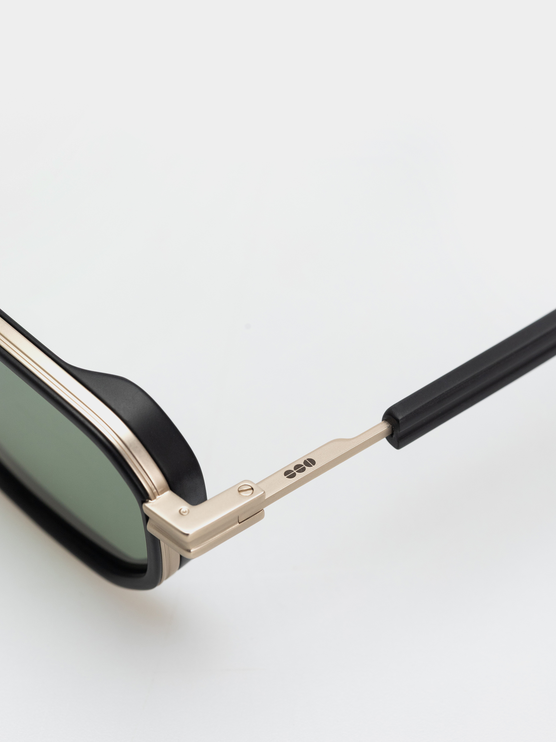 Komono Harvey Napszemüvegek (white gold black)