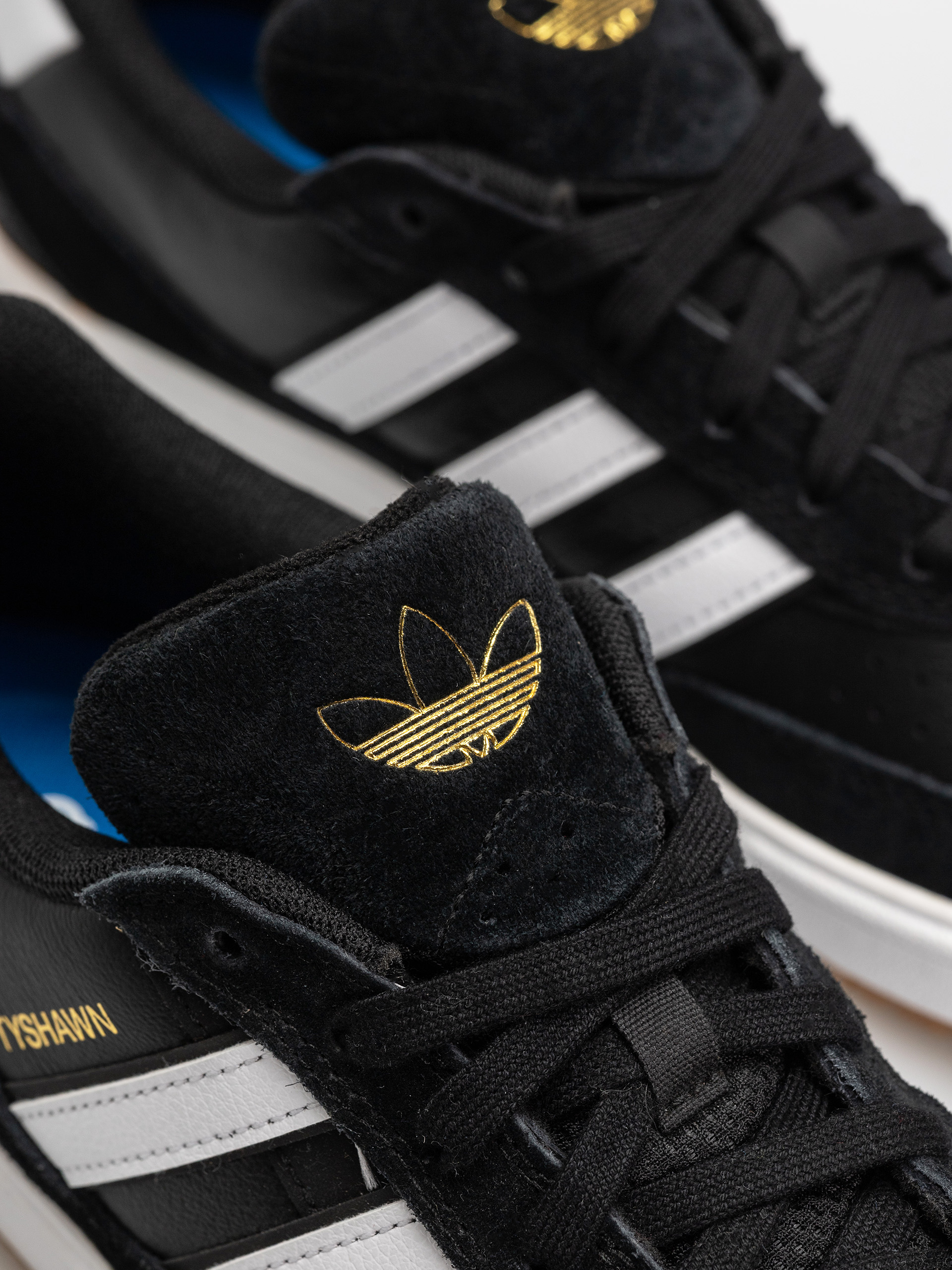 adidas Tyshawn II Cipők (cblack/ftwwht/gum4)