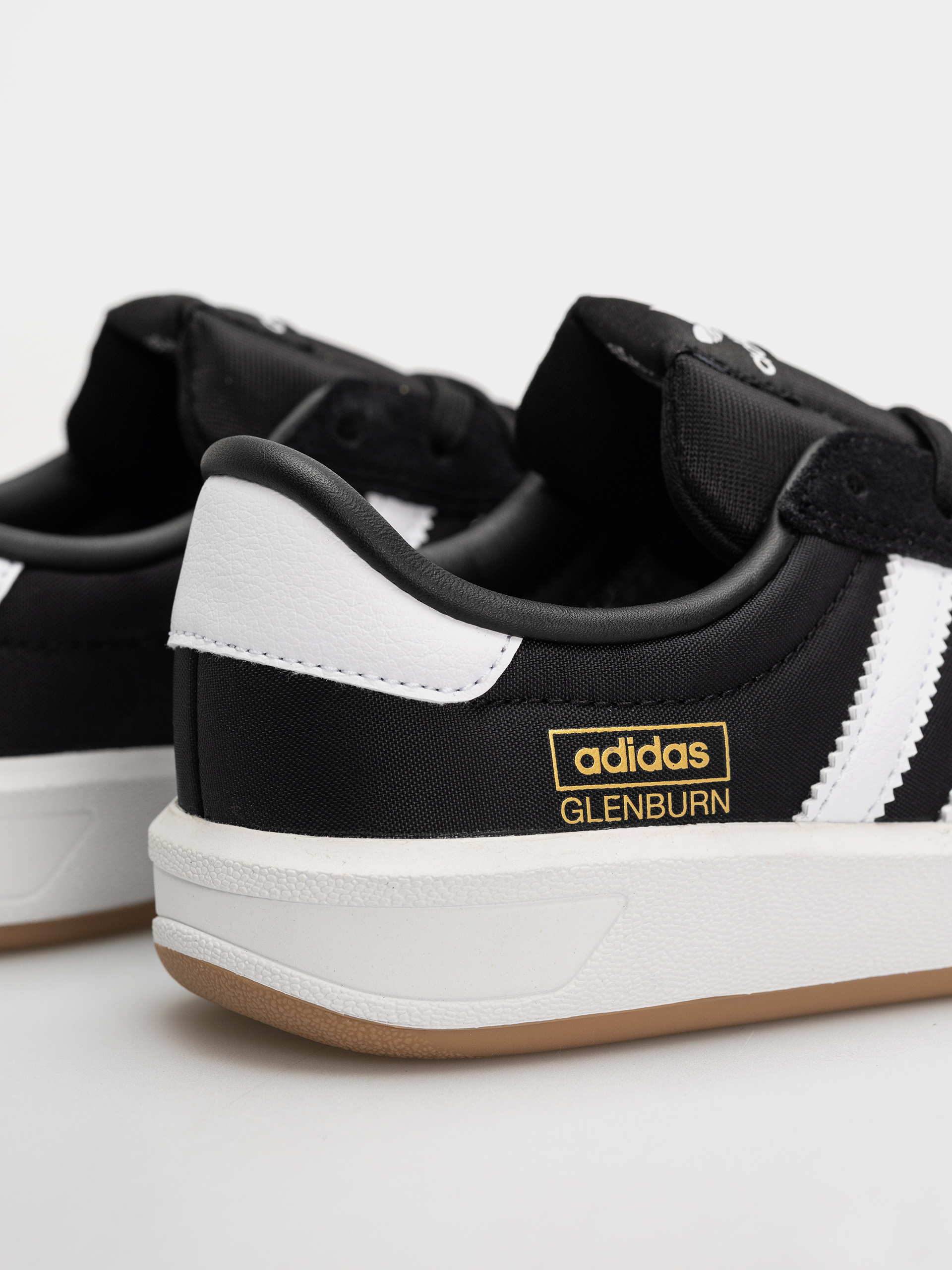adidas Glenburn Cipők (cblack/ftwwht/gum4)