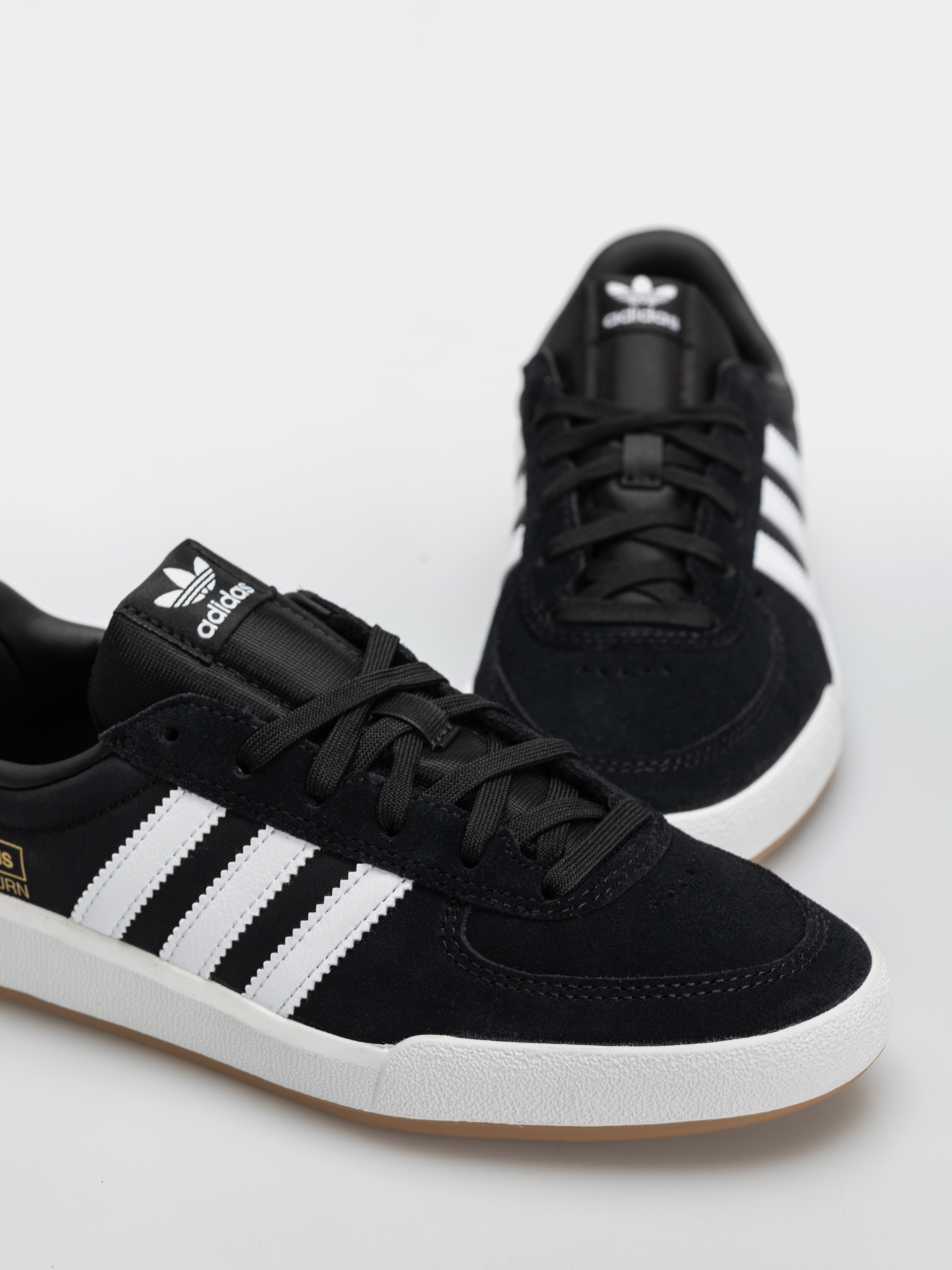 adidas Glenburn Cipők (cblack/ftwwht/gum4)