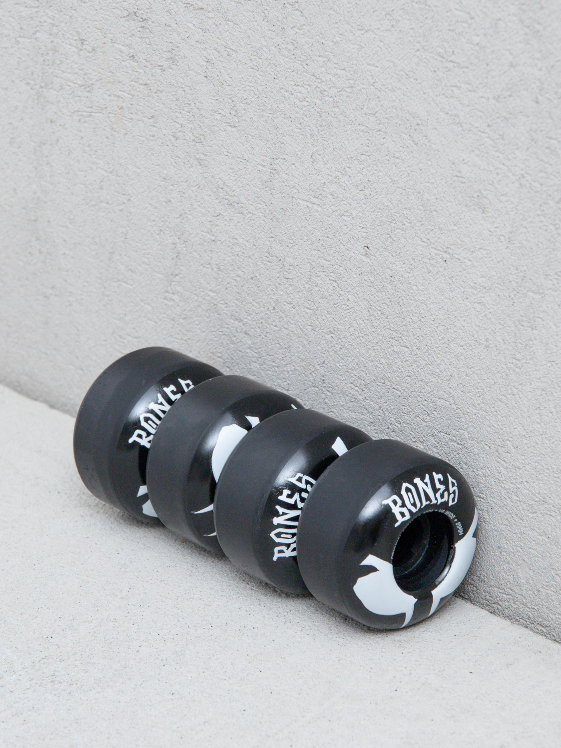 Bones Og Formula V4 Wides 100A Gördeszka kerék (black)