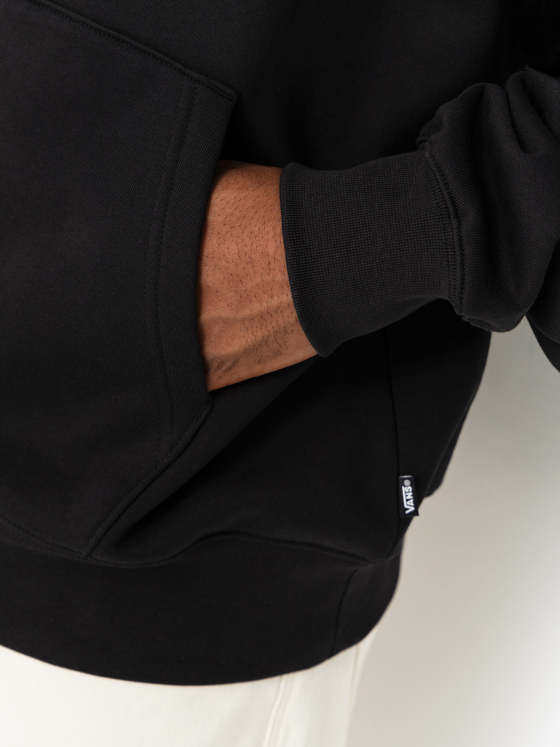 Kapucnis pulóver Vans Left Chest II HD (black)