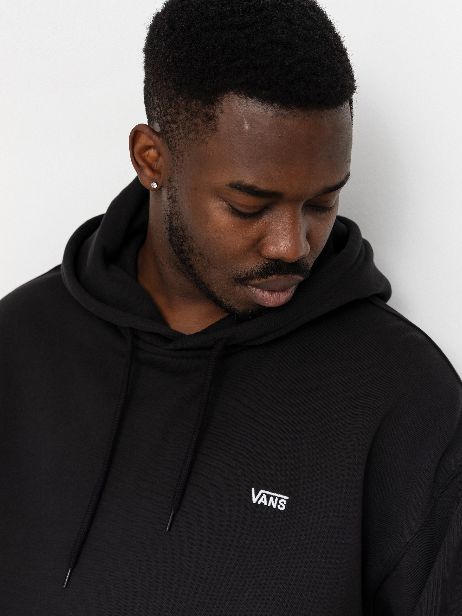 Kapucnis pulóver Vans Left Chest II HD (black)