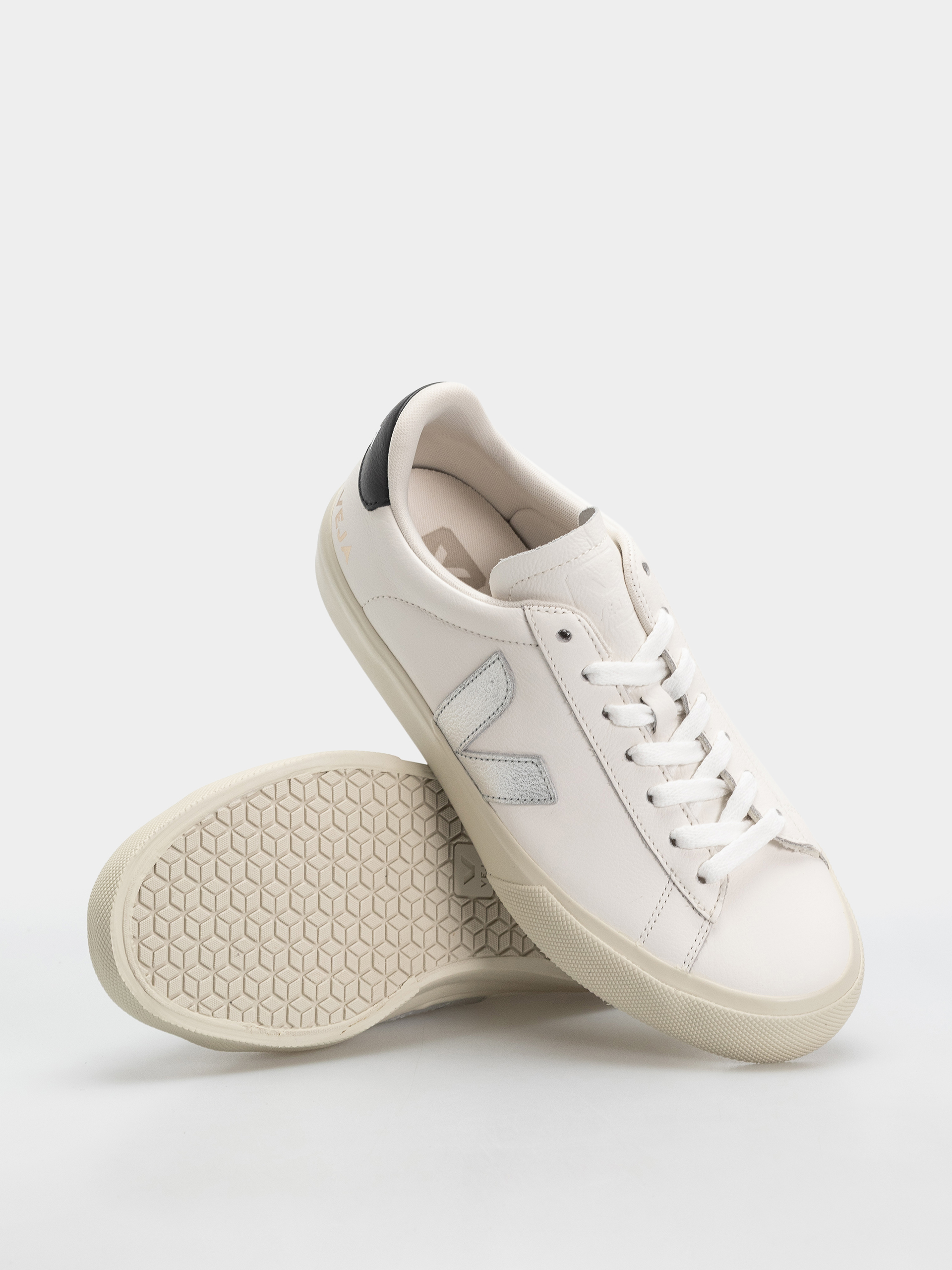 Veja Campo Wmn Cipők (white silver black)
