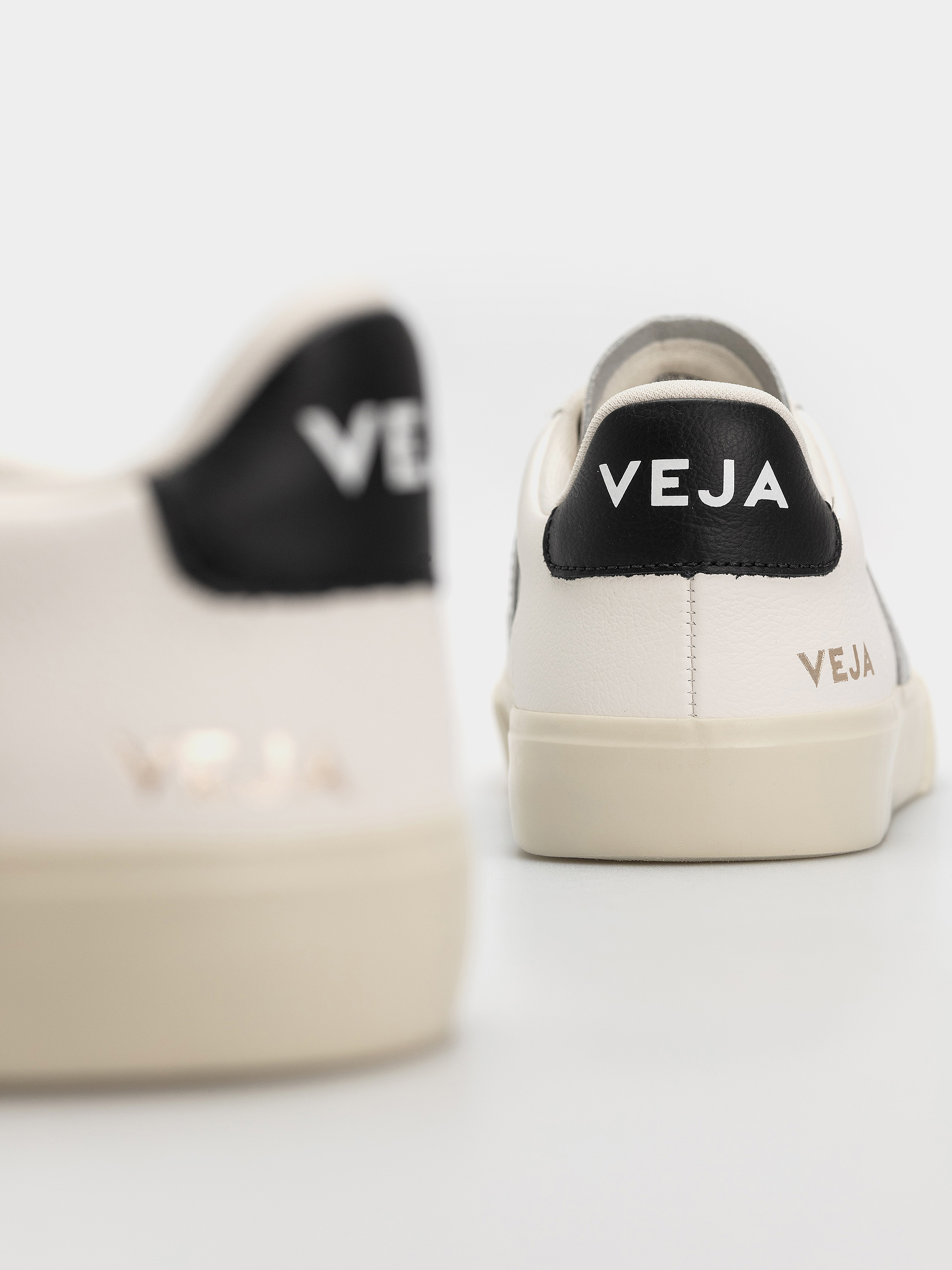 Veja Campo Wmn Cipők (white silver black)