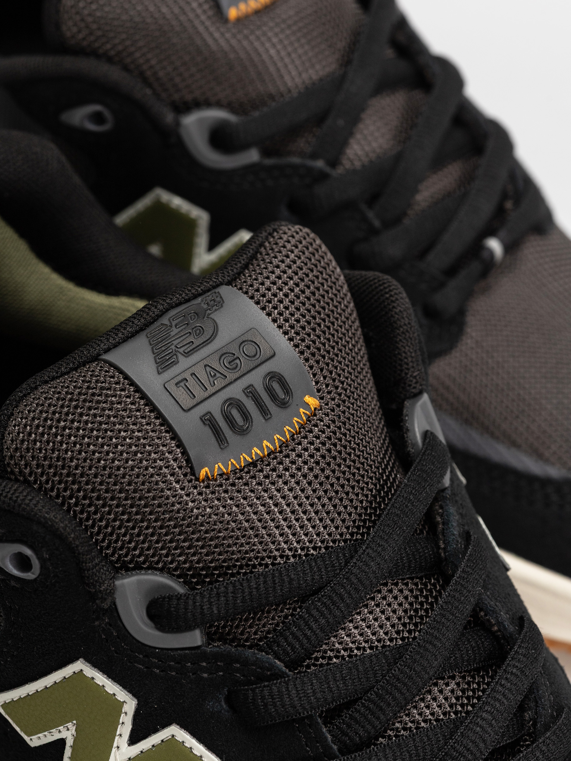 New Balance 1010 Cipők (black/dark olivine)