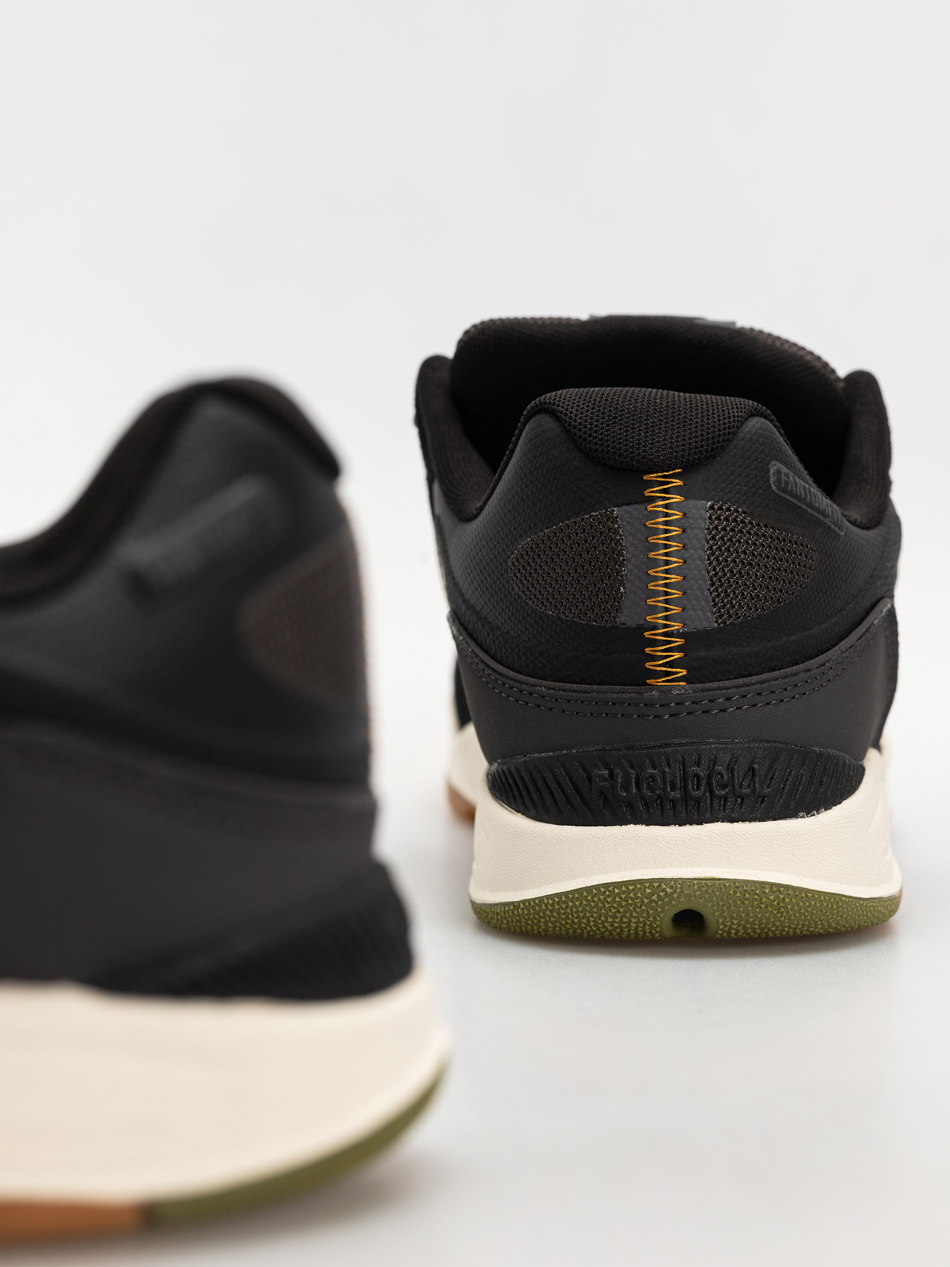 New Balance 1010 Cipők (black/dark olivine)