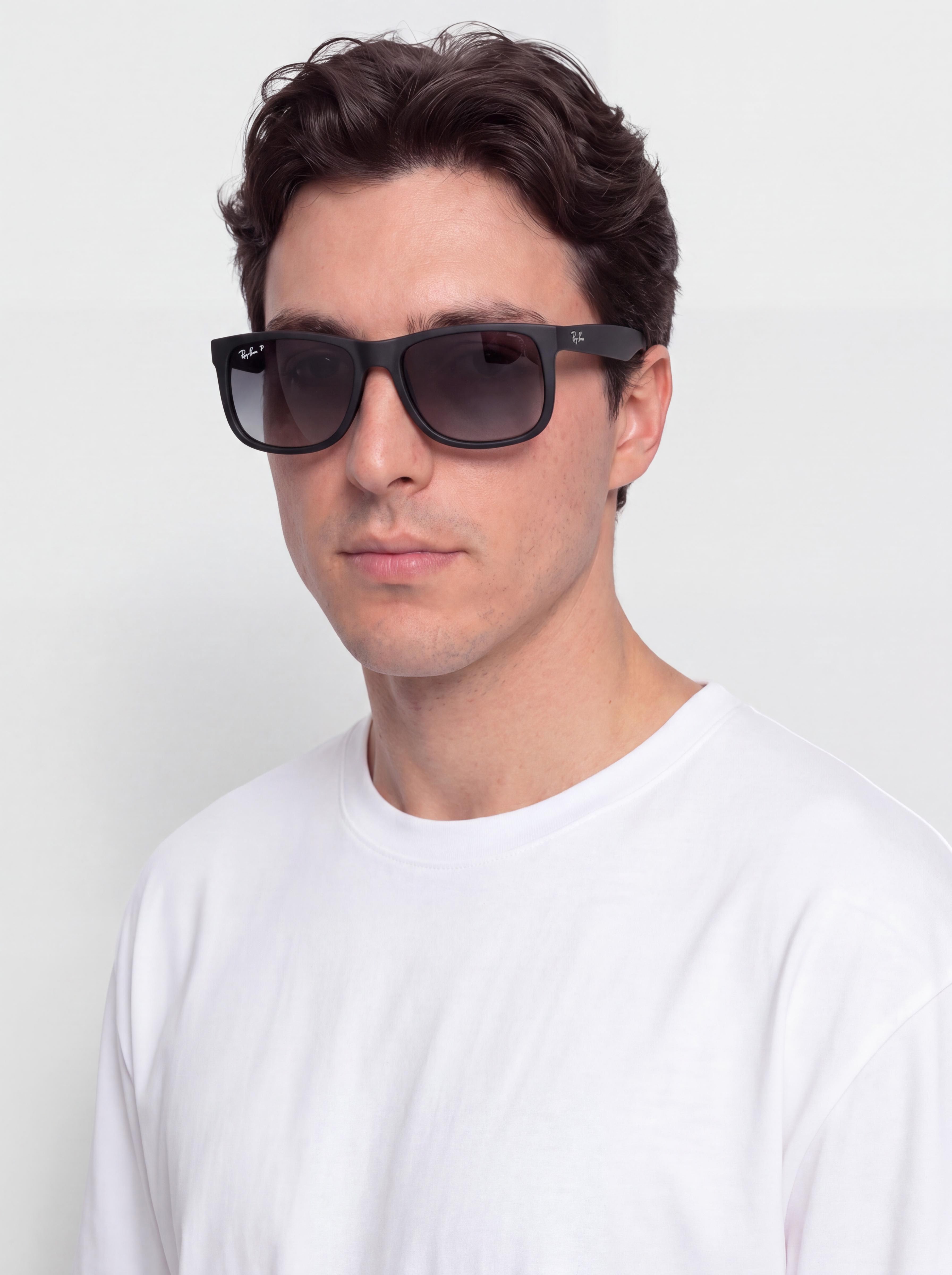 Napszemüvegek Ray-Ban Justin Classic (matowy guma czarny/polaryzacyjne jasnoszary)